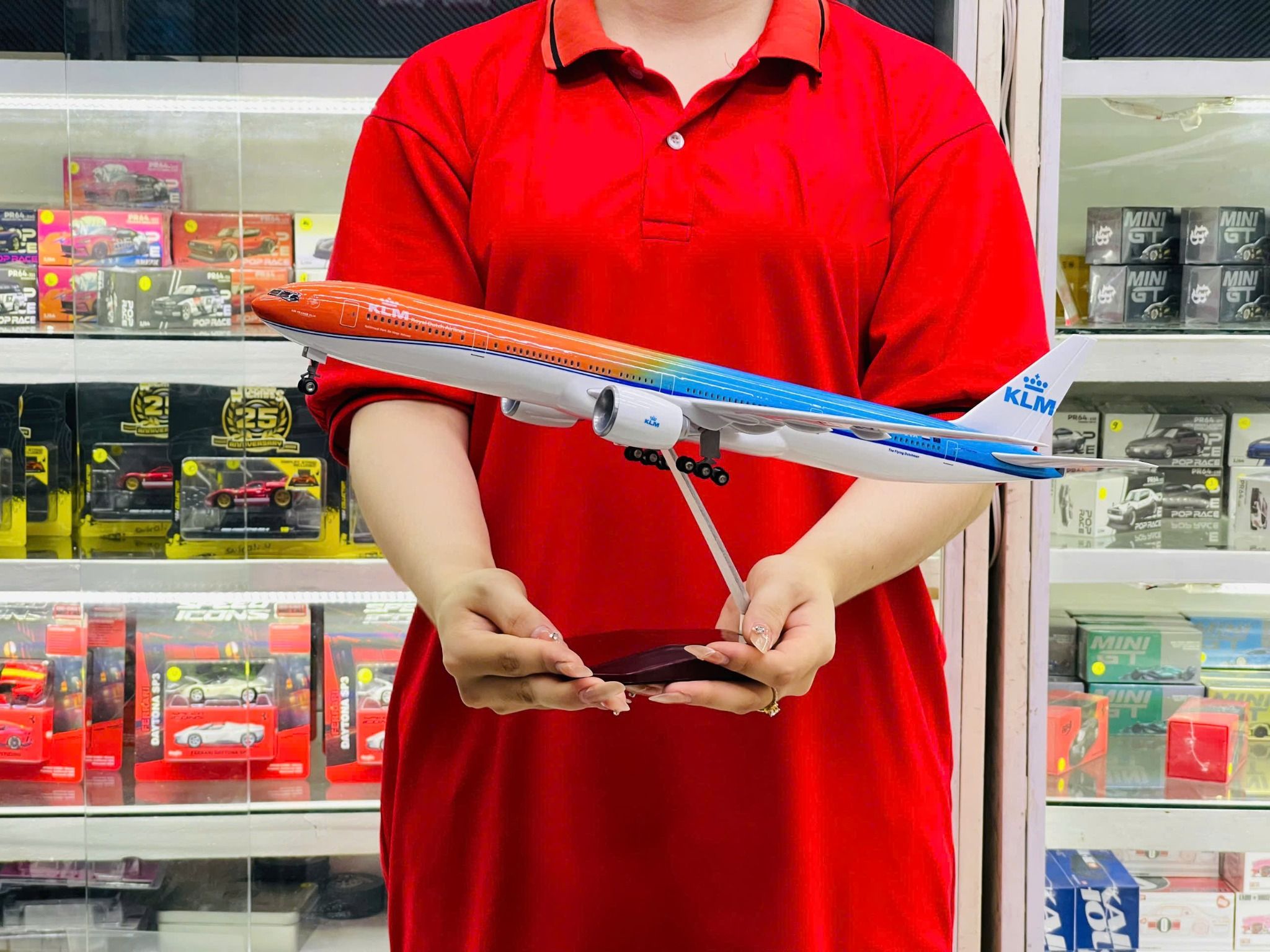  Mô hình máy bay KLM Boeing B777-300ER Hà Lan PH-BVA / Orange Pride livery 47cm No LED MB47093 