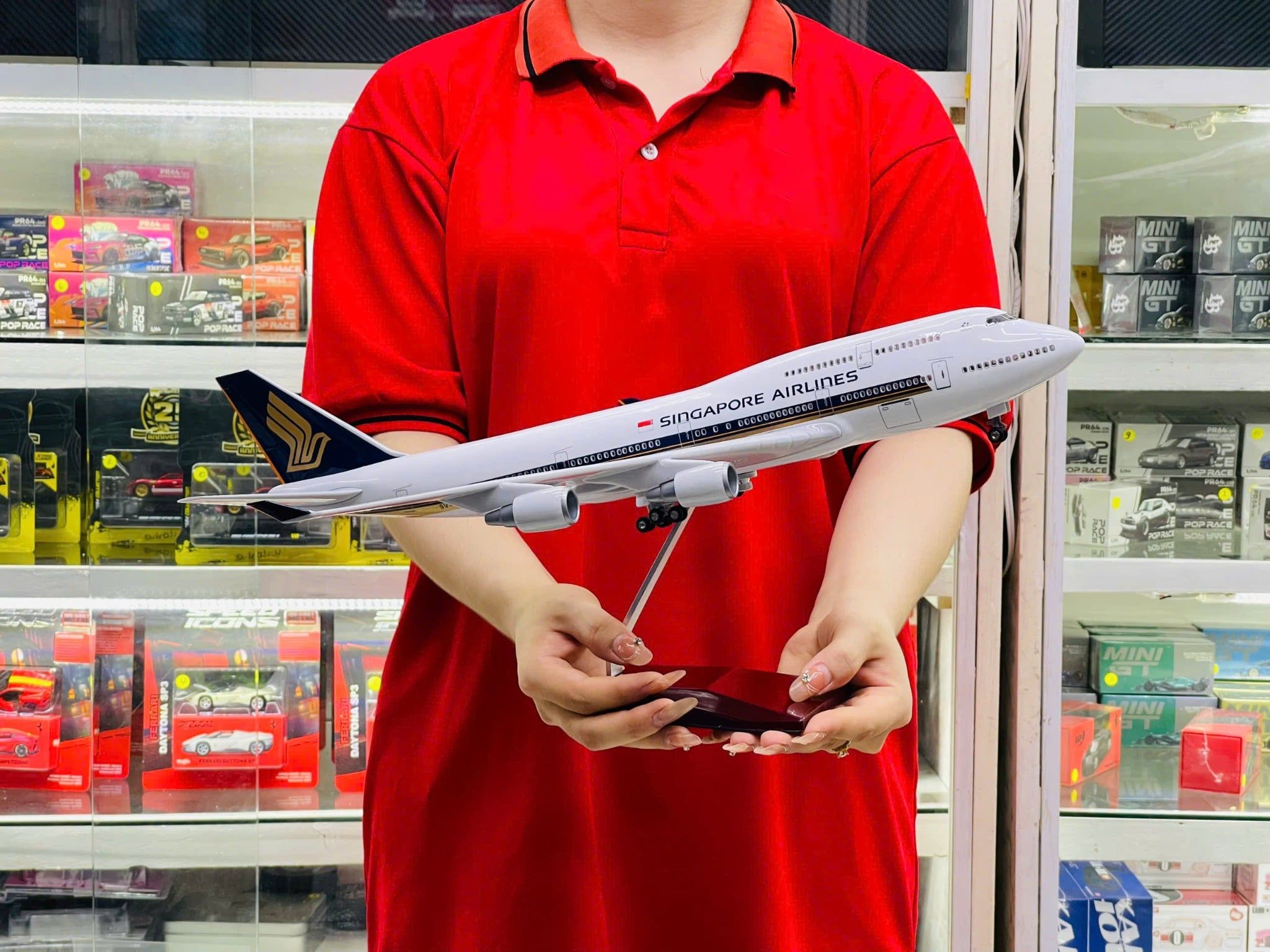  Mô hình máy bay Singapore Airlines Boeing B747 kích thước 47cm No LED MB47092 