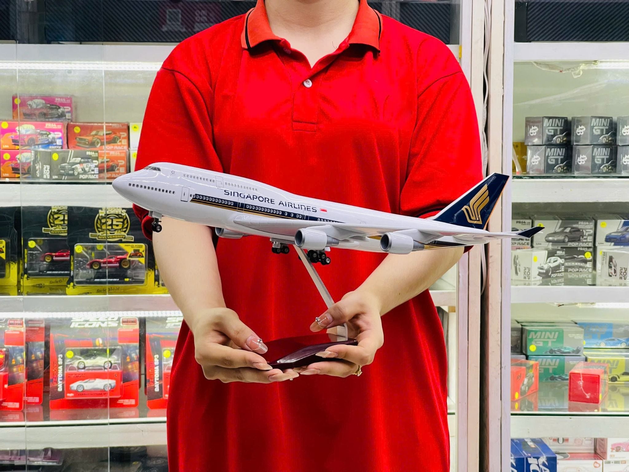  Mô hình máy bay Singapore Airlines Boeing B747 kích thước 47cm No LED MB47092 