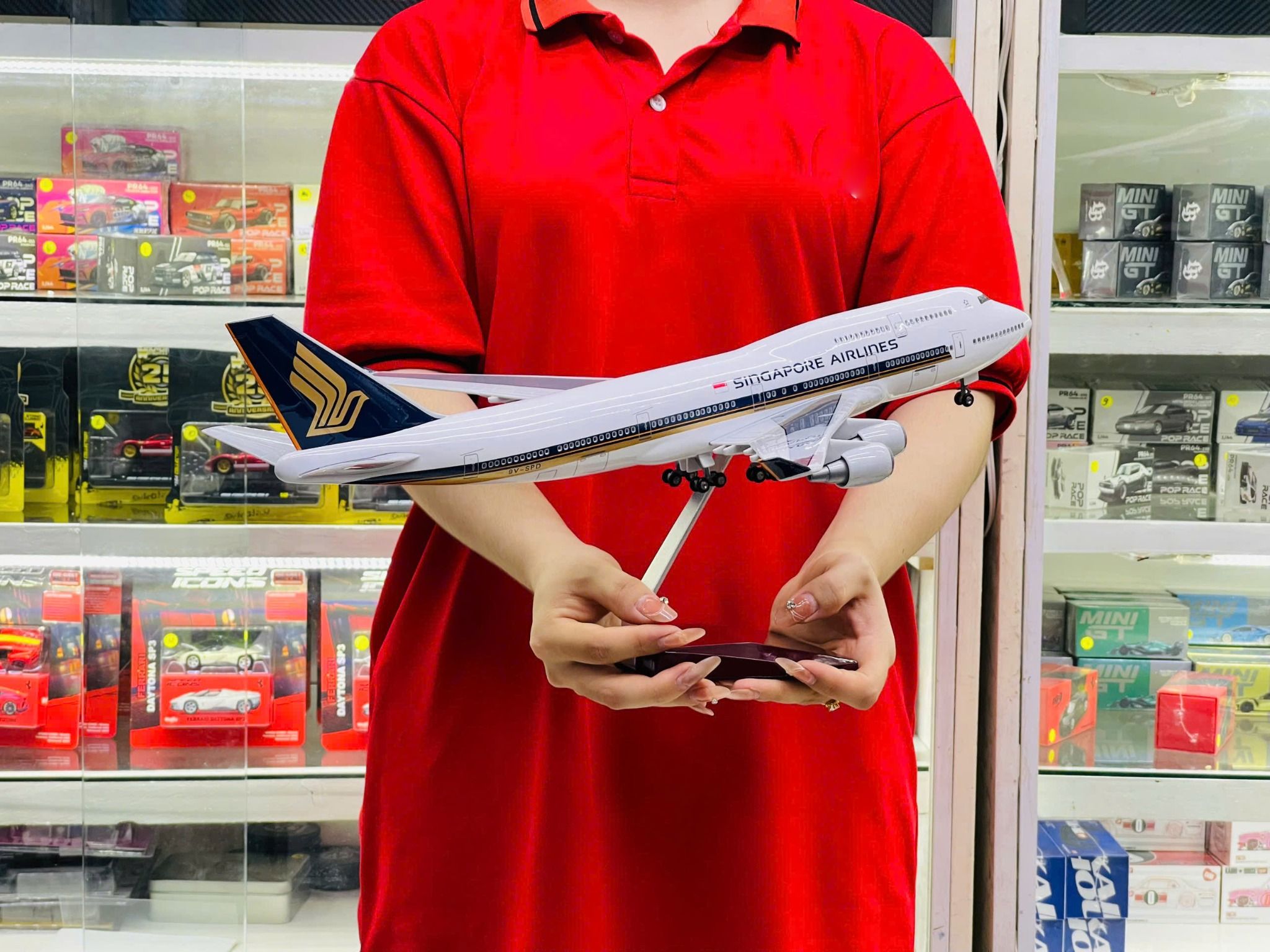  Mô hình máy bay Singapore Airlines Boeing B747 kích thước 47cm No LED MB47092 
