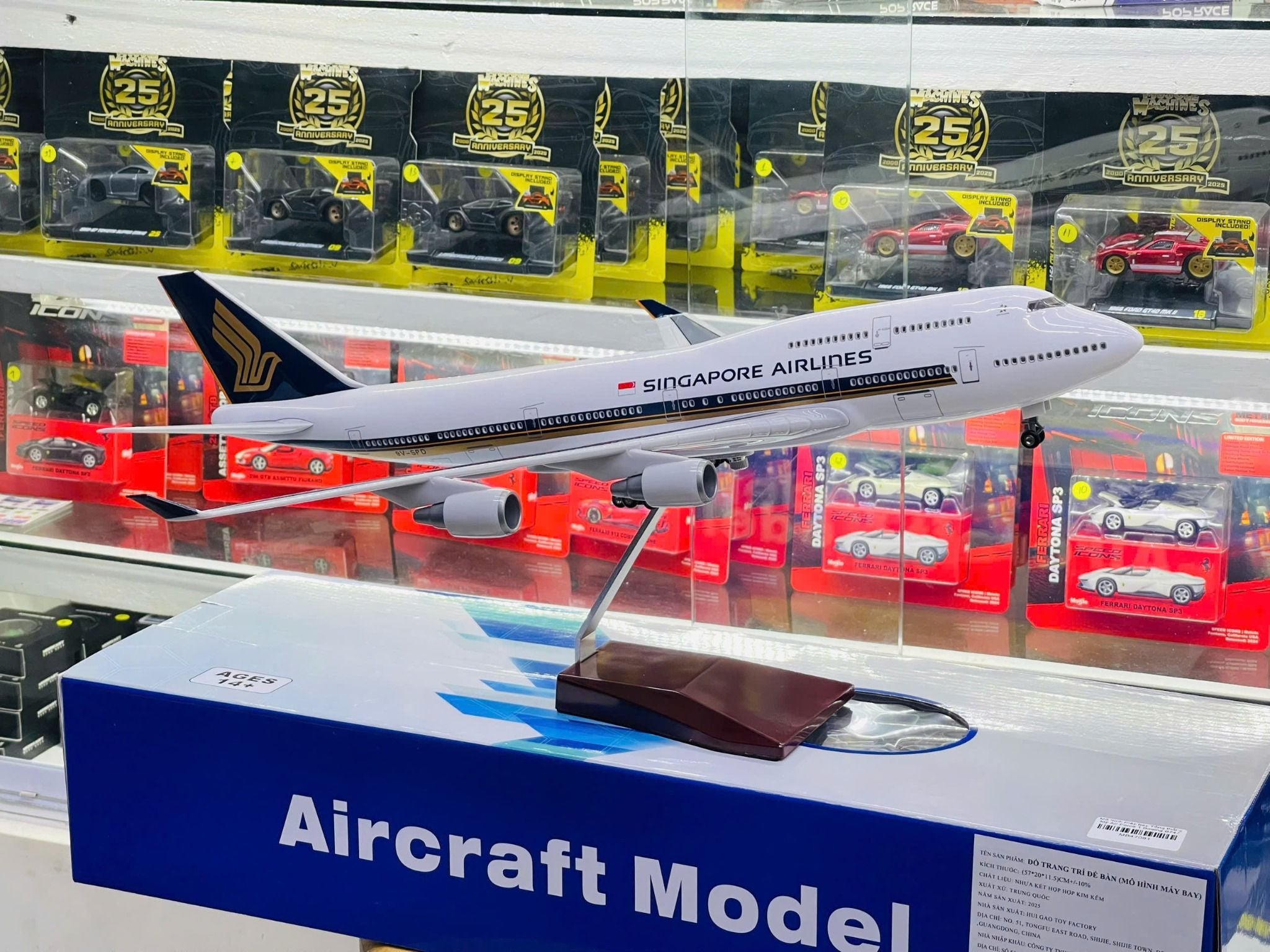  Mô hình máy bay Singapore Airlines Boeing B747 kích thước 47cm No LED MB47092 