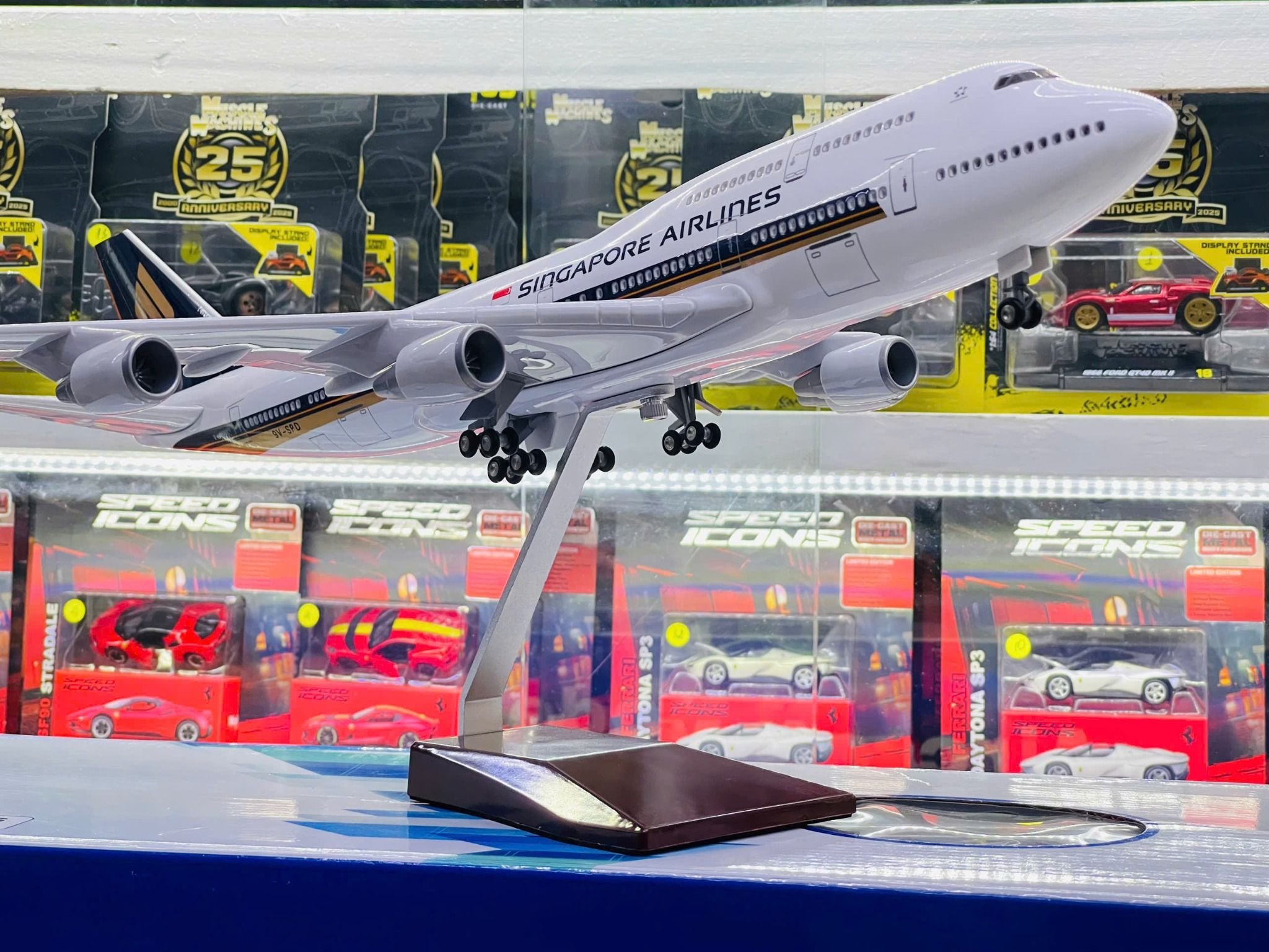  Mô hình máy bay Singapore Airlines Boeing B747 kích thước 47cm No LED MB47092 