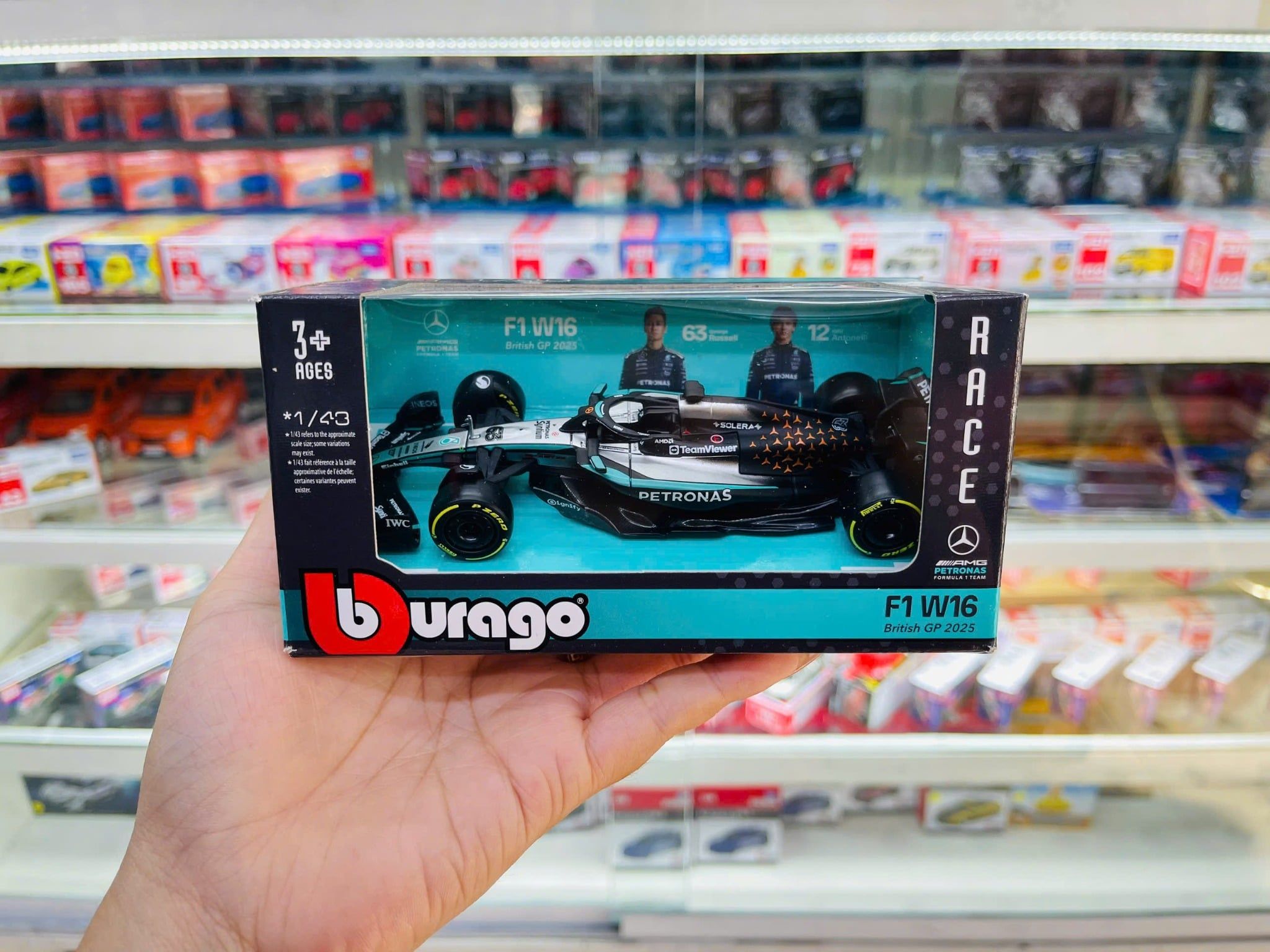  Mô hình xe đua F1 Formula 1 Mercedes Benz Petronas W16 2025 British GP tỉ lệ 1:43 Bburago OT43023 
