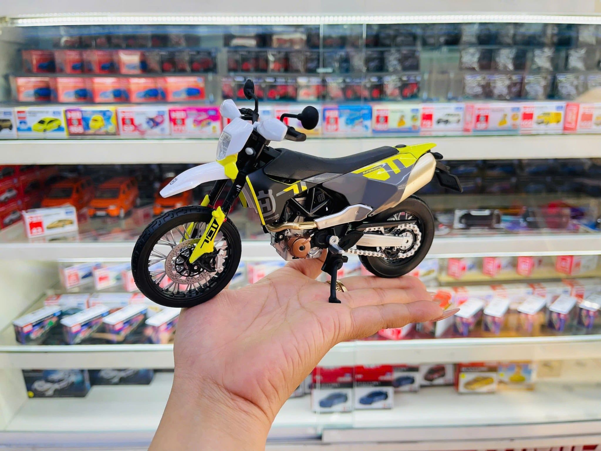  Mô hình xe mô tô cào cào SE MC Husqvarna tỉ lệ 1:12 Maisto MT12027 