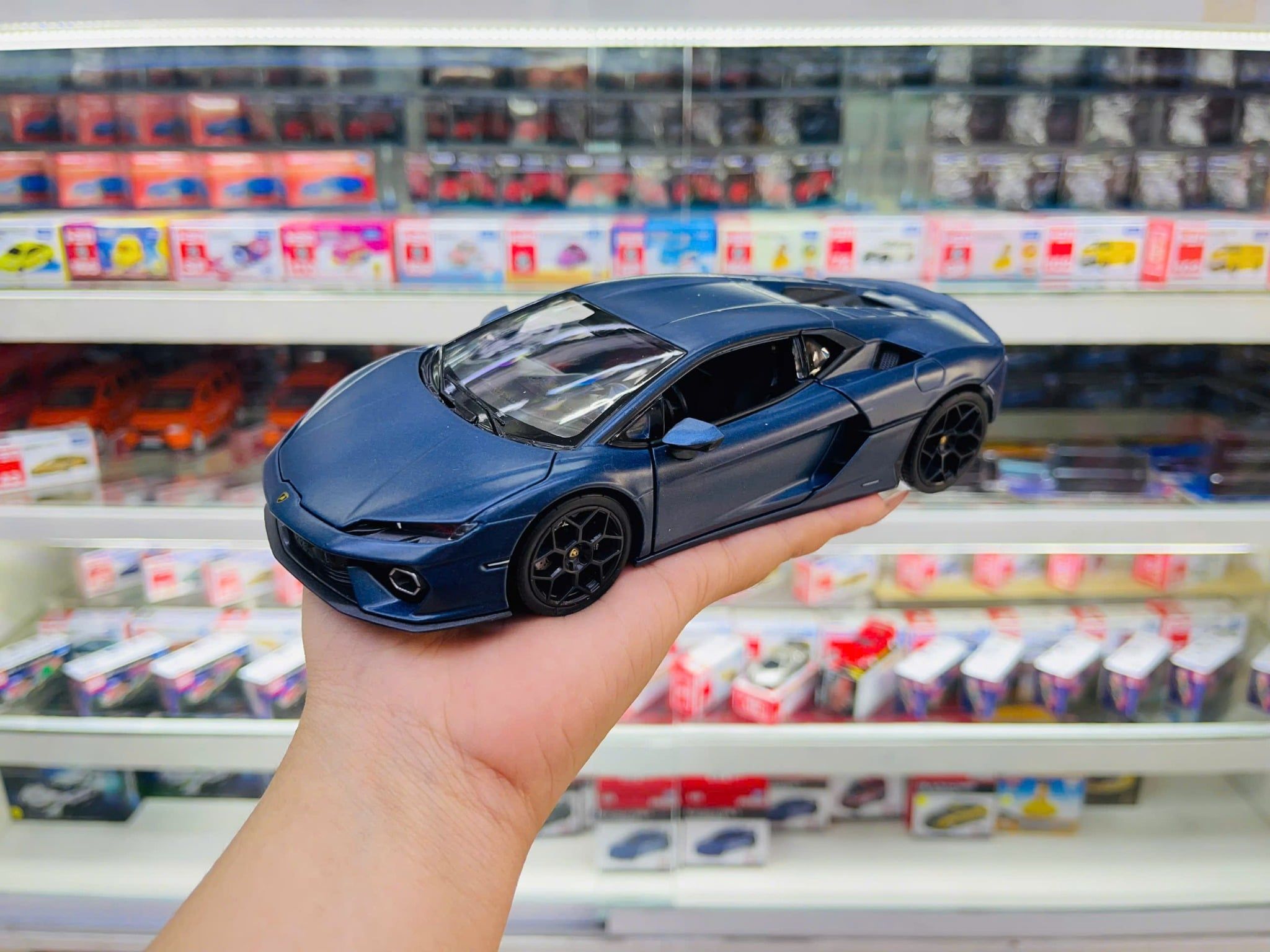  Mô hình xe Lamborghini Temerario tỉ lệ 1:24 Welly WL-24135 OT24119 