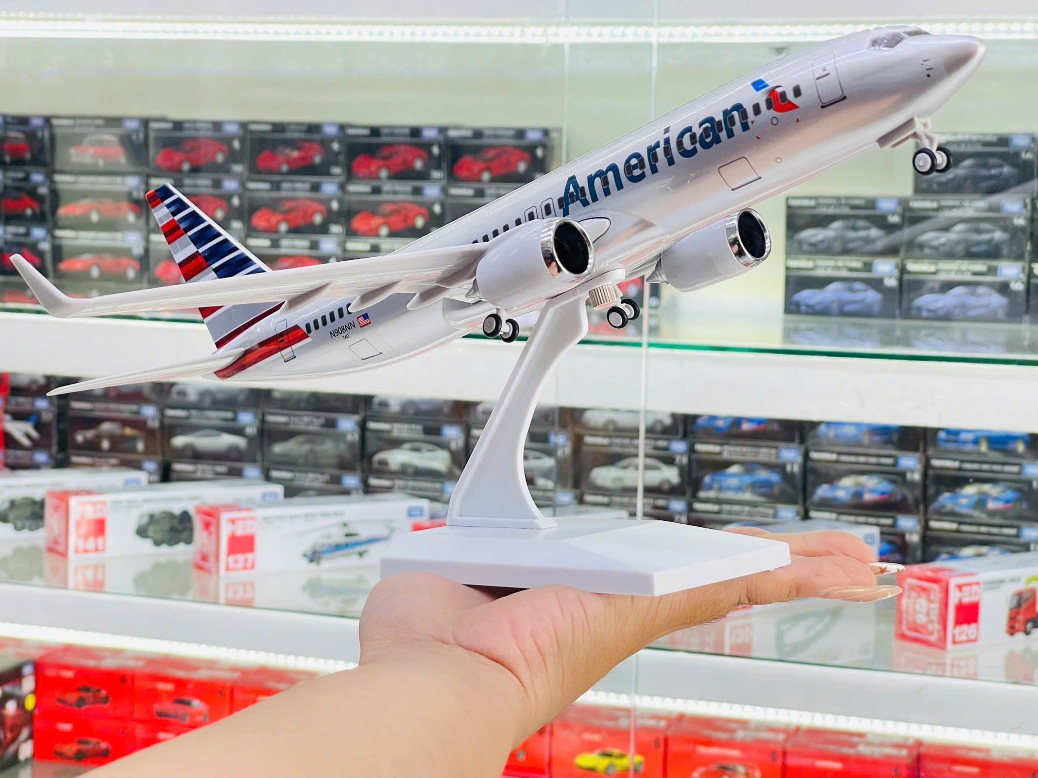  Mô hình máy bay American B787 có bánh xe - kích thước 30cm MB30044 