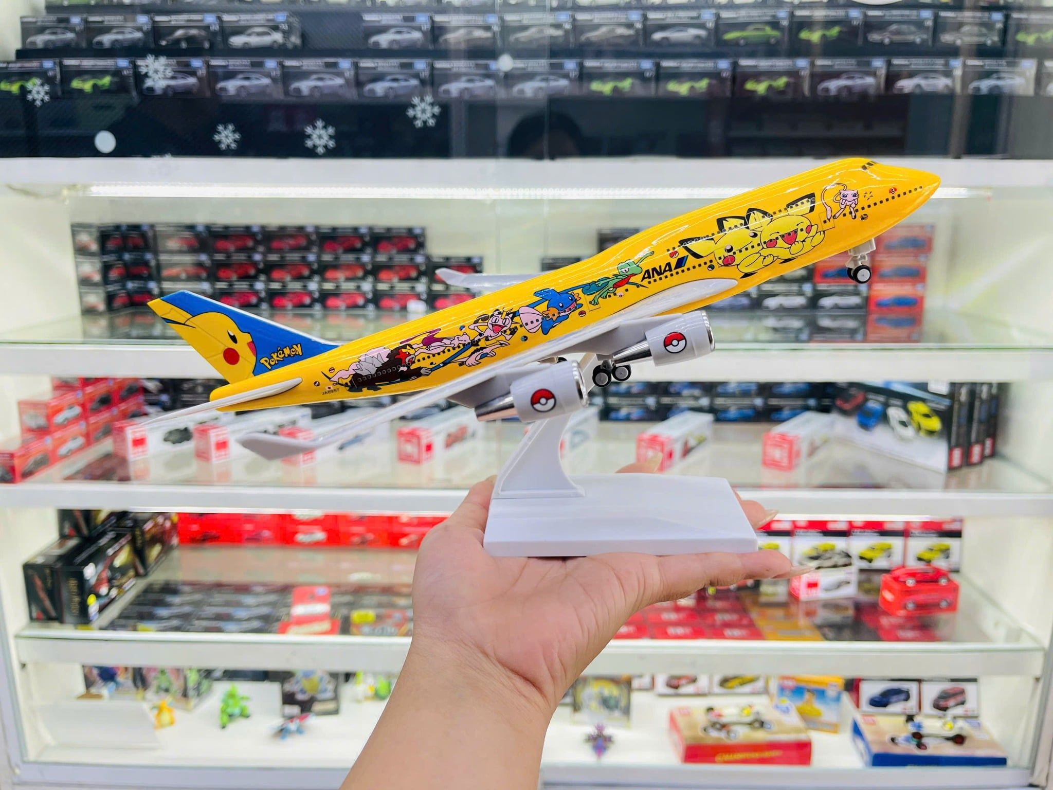  Mô hình máy bay Pikachu B747 có bánh xe - kích thước 30cm MB30048 