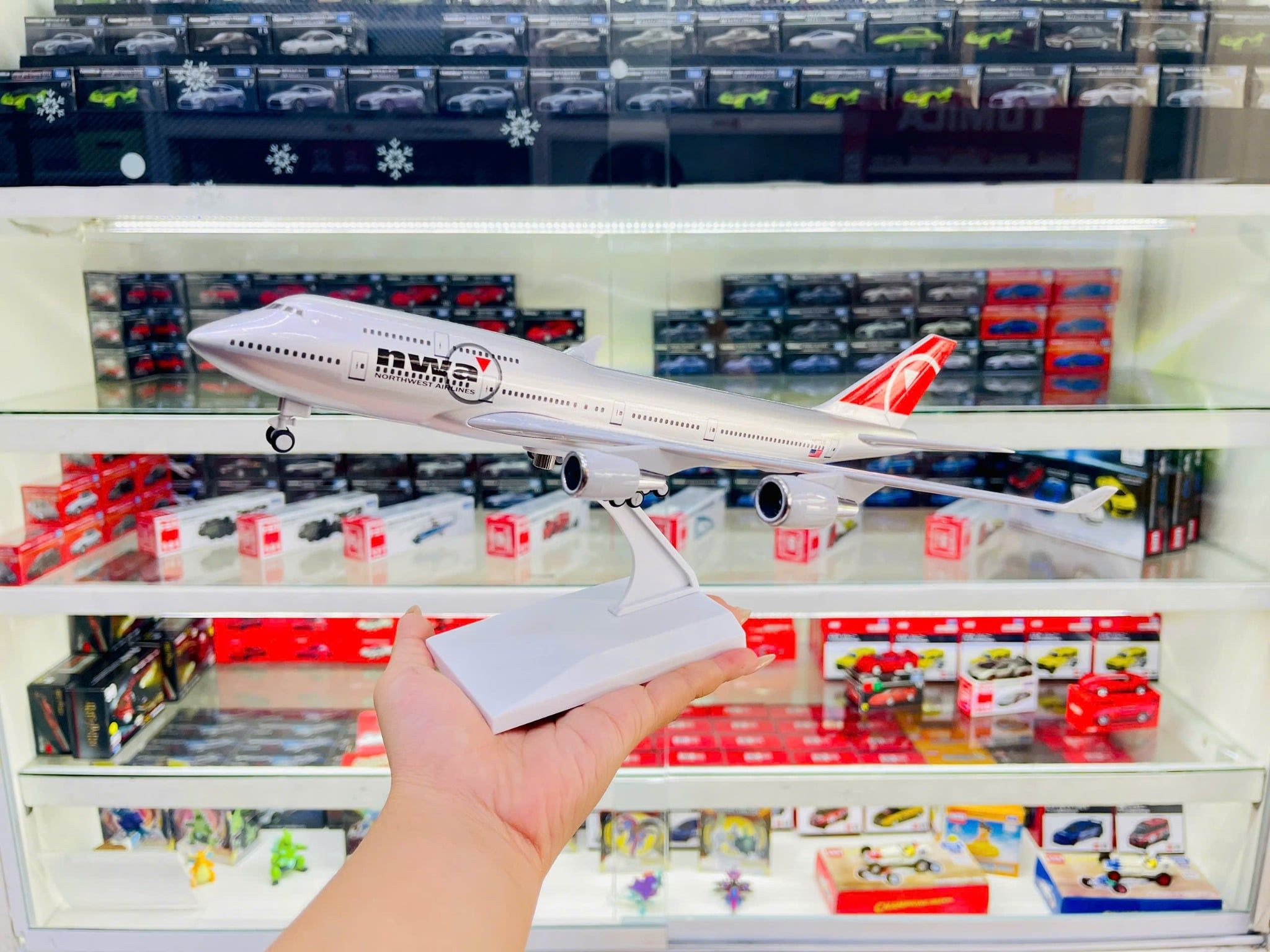  Mô hình máy bay NWA B747 có bánh xe - kích thước 30cm MB30047 