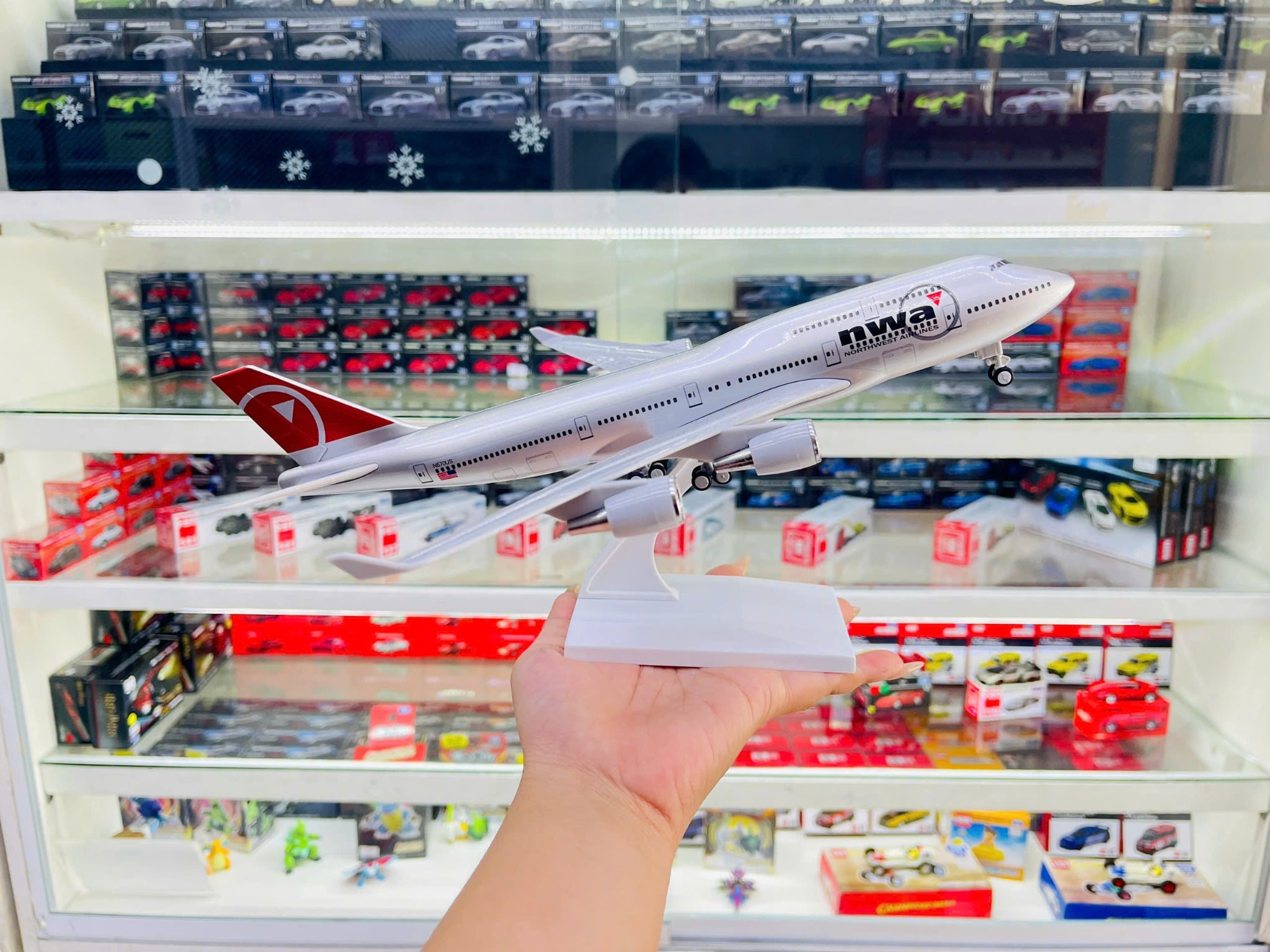  Mô hình máy bay NWA B747 có bánh xe - kích thước 30cm MB30047 