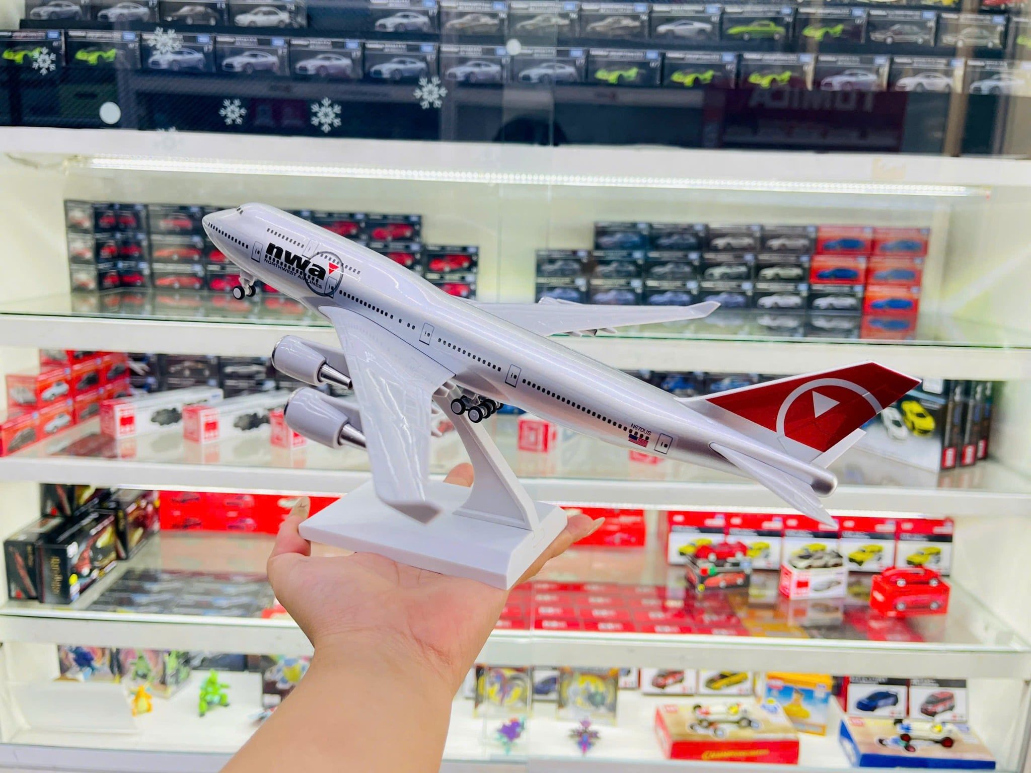  Mô hình máy bay NWA B747 có bánh xe - kích thước 30cm MB30047 