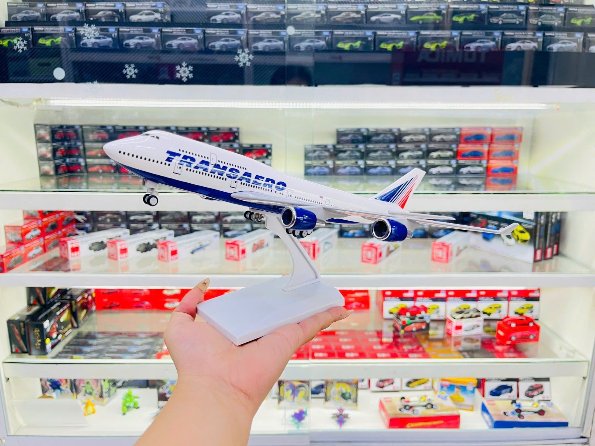  Mô hình máy bay TRANSAERO B747 có bánh xe - kích thước 30cm MB30051 