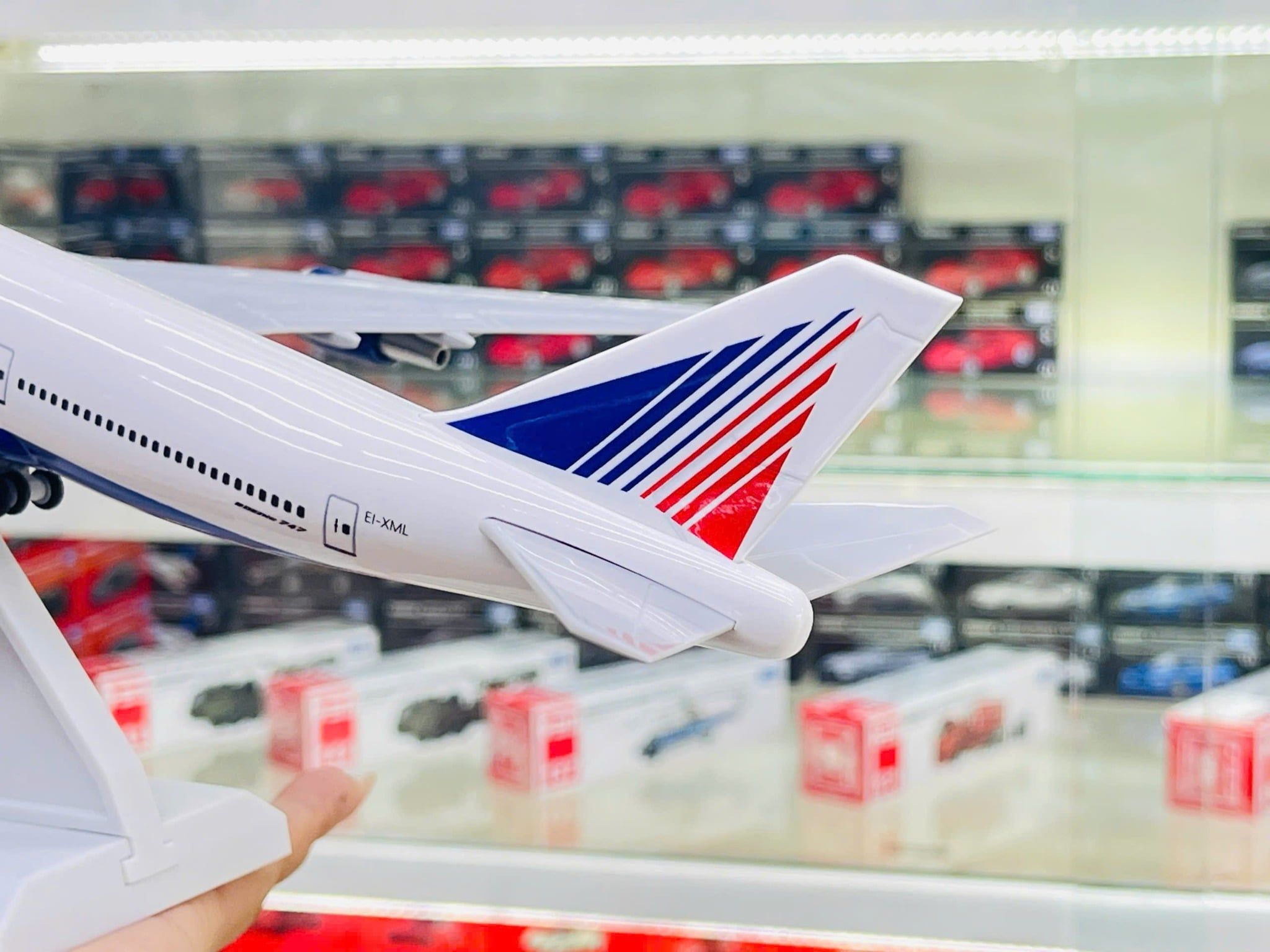  Mô hình máy bay TRANSAERO B747 có bánh xe - kích thước 30cm MB30051 