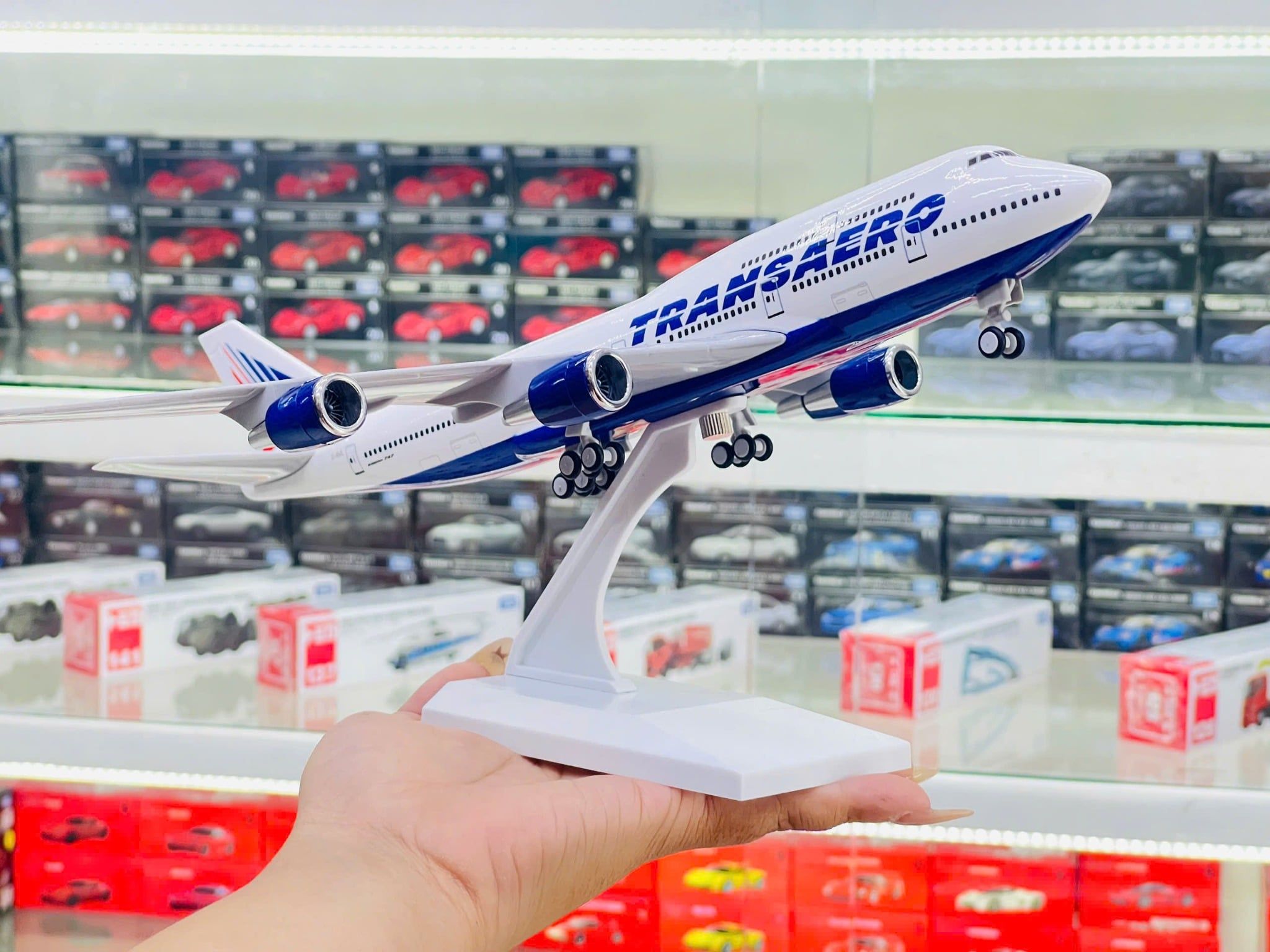  Mô hình máy bay TRANSAERO B747 có bánh xe - kích thước 30cm MB30051 