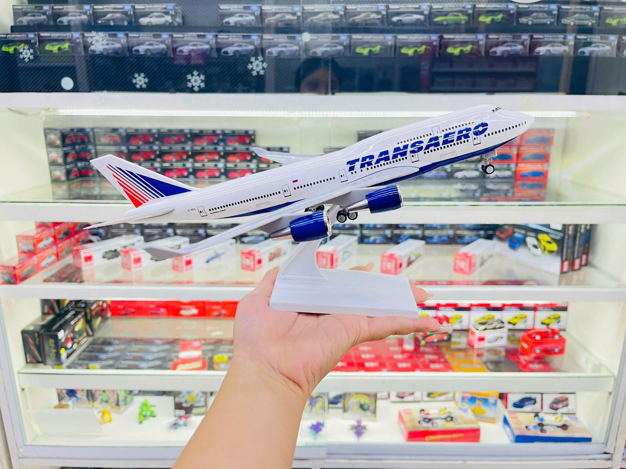  Mô hình máy bay TRANSAERO B747 có bánh xe - kích thước 30cm MB30051 