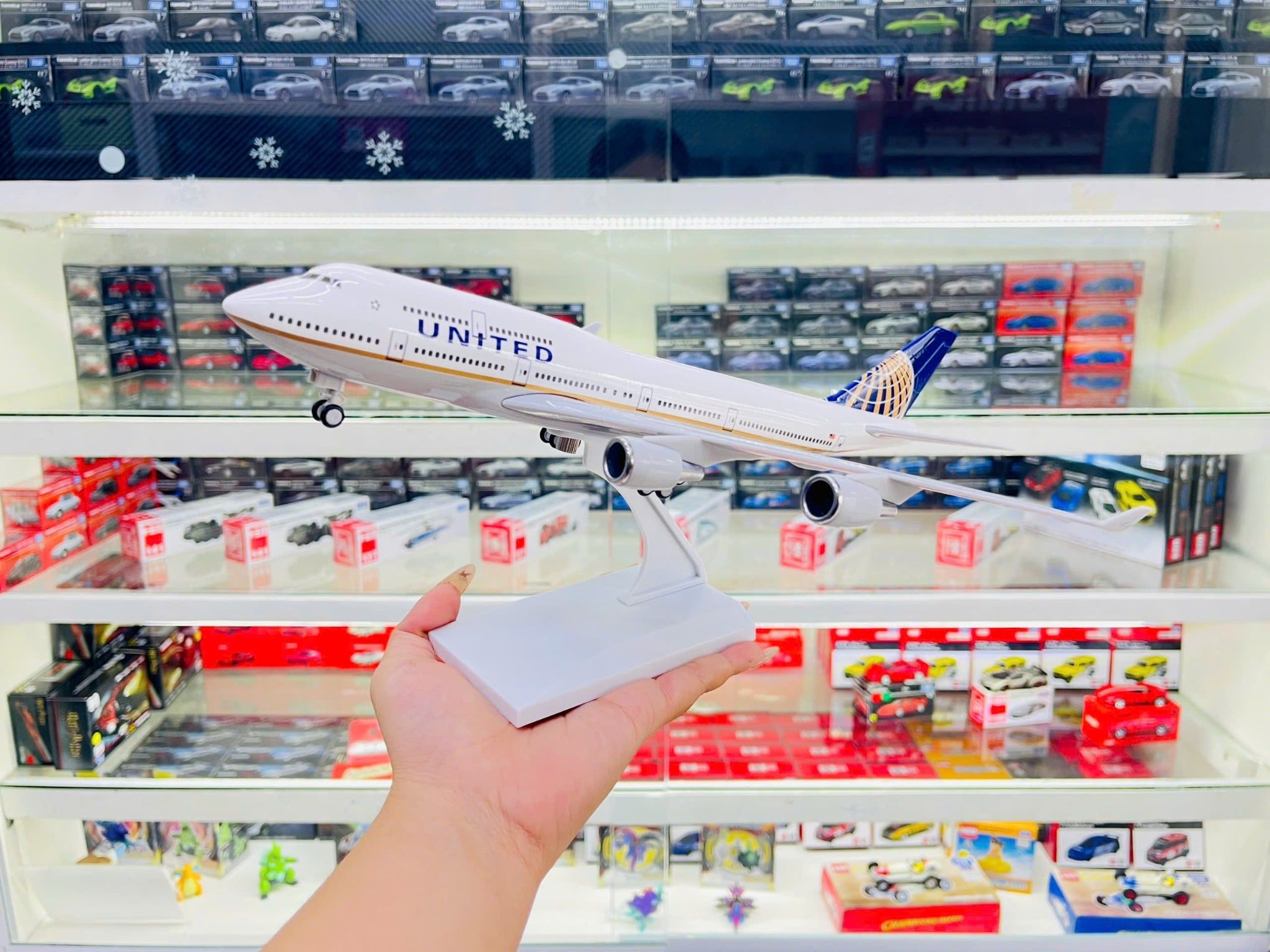  Mô hình máy bay UNITED B747 có bánh xe - kích thước 30cm MB30049 