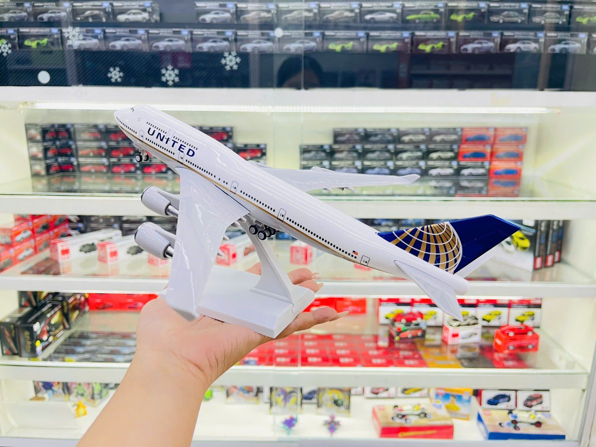  Mô hình máy bay UNITED B747 có bánh xe - kích thước 30cm MB30049 