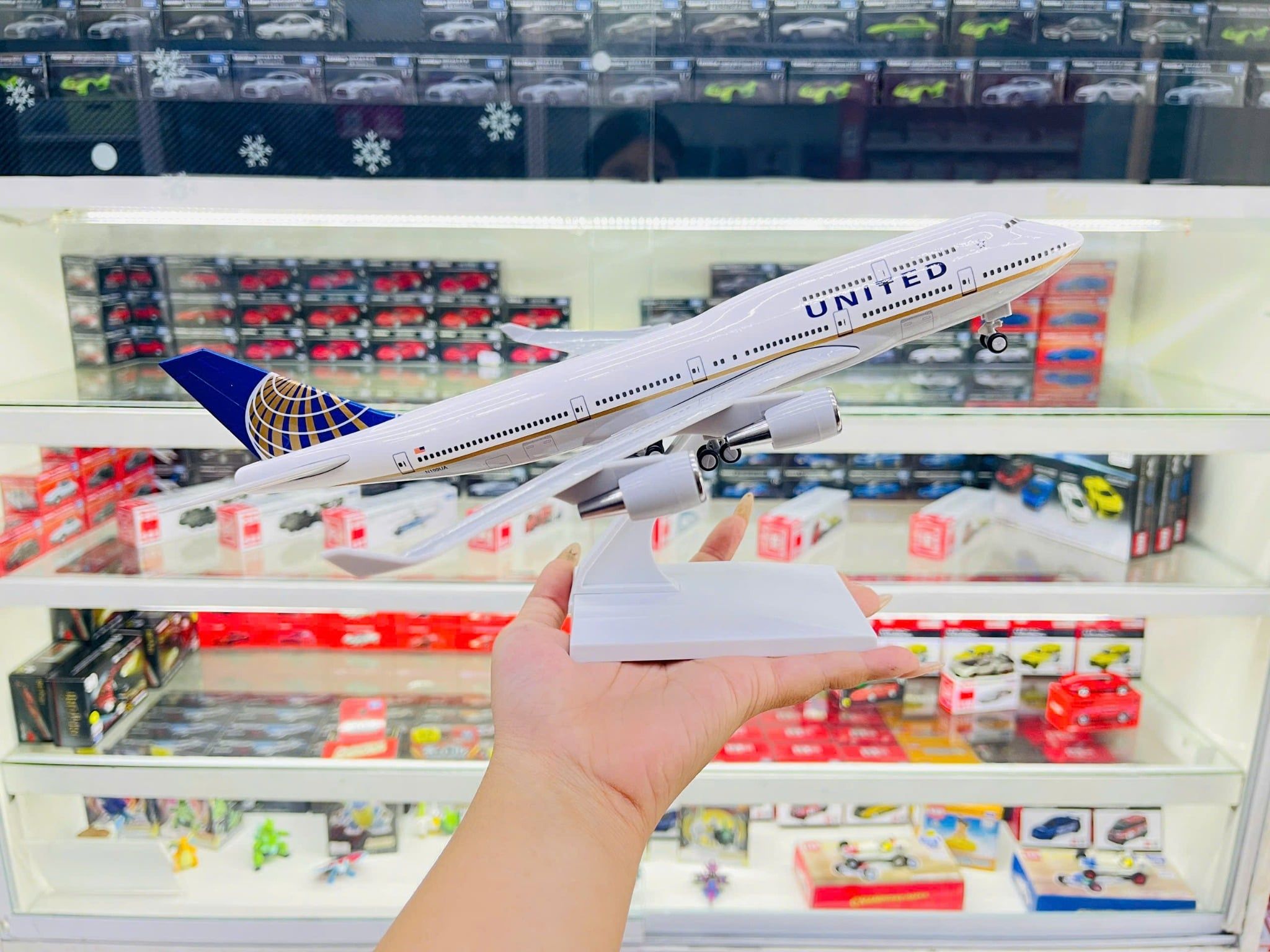  Mô hình máy bay UNITED B747 có bánh xe - kích thước 30cm MB30049 