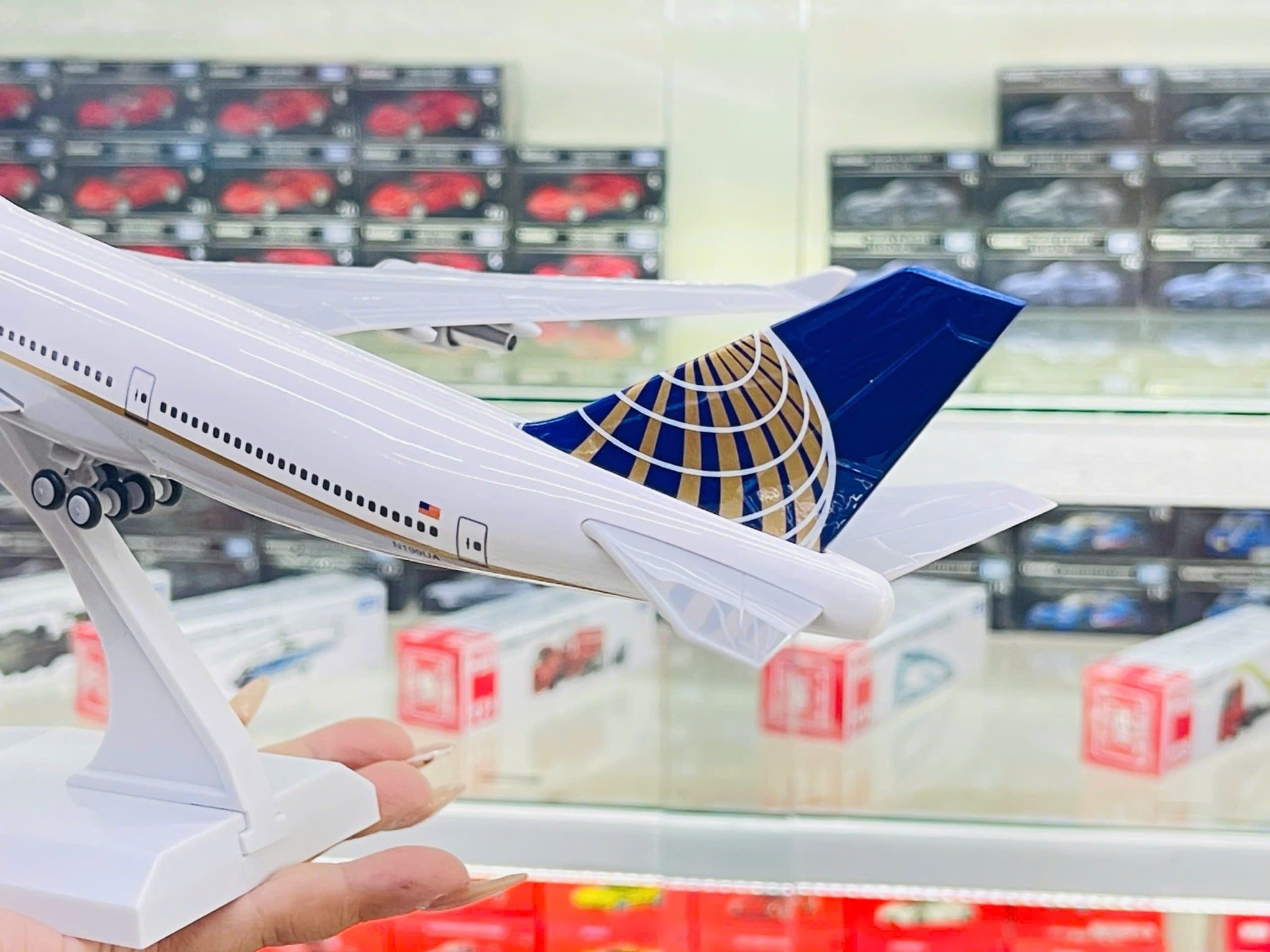  Mô hình máy bay UNITED B747 có bánh xe - kích thước 30cm MB30049 