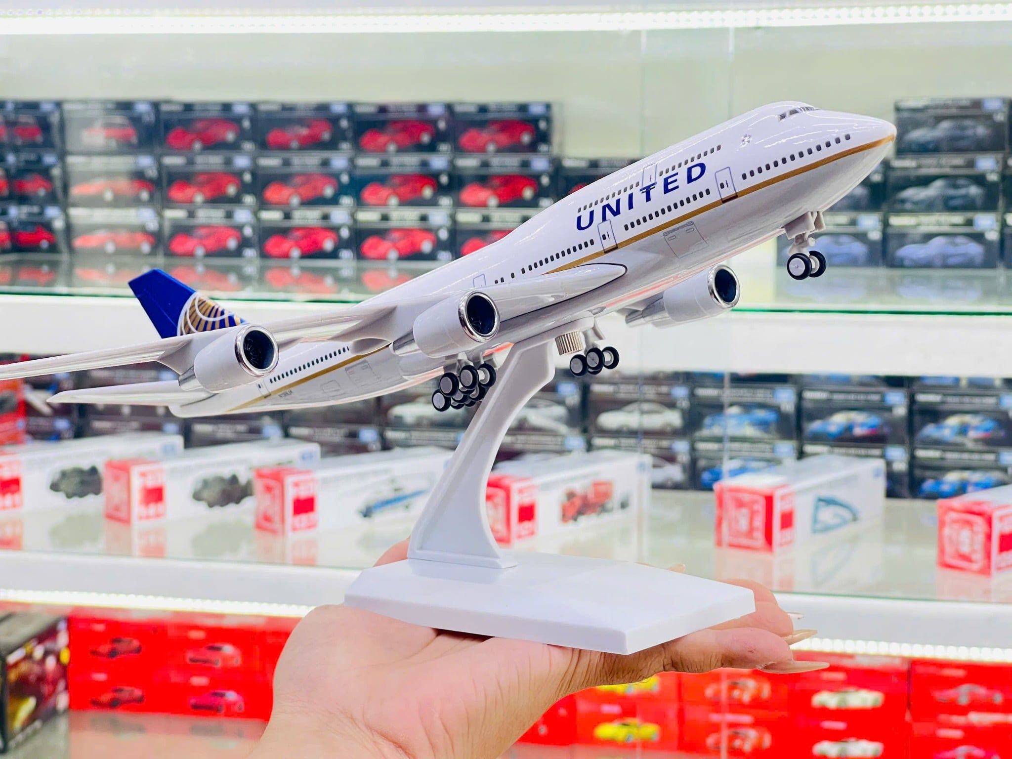 Mô hình máy bay UNITED B747 có bánh xe - kích thước 30cm MB30049 