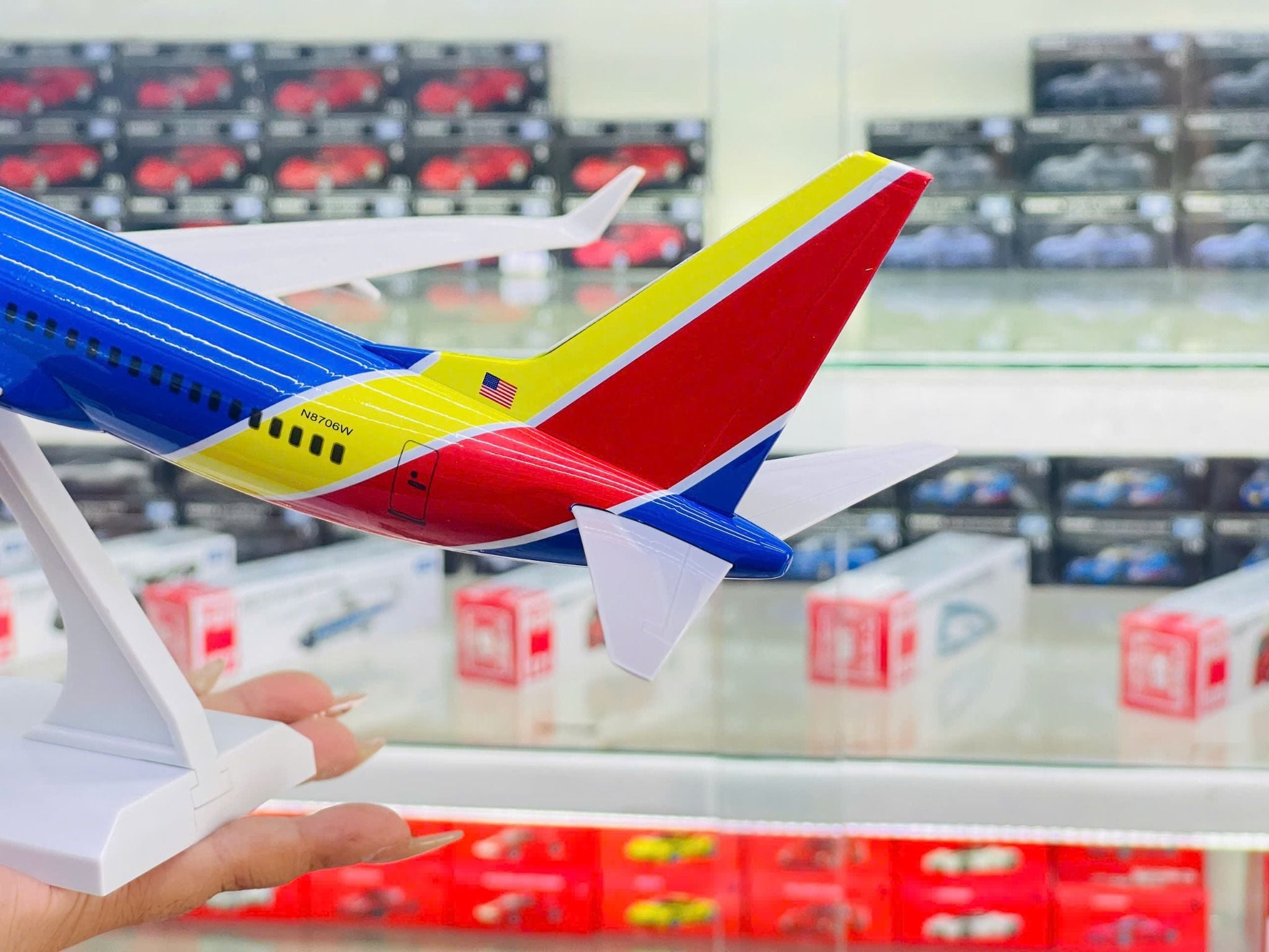  Mô hình máy bay Southwest Airlines B737 có bánh xe - kích thước 30cm MB30057 