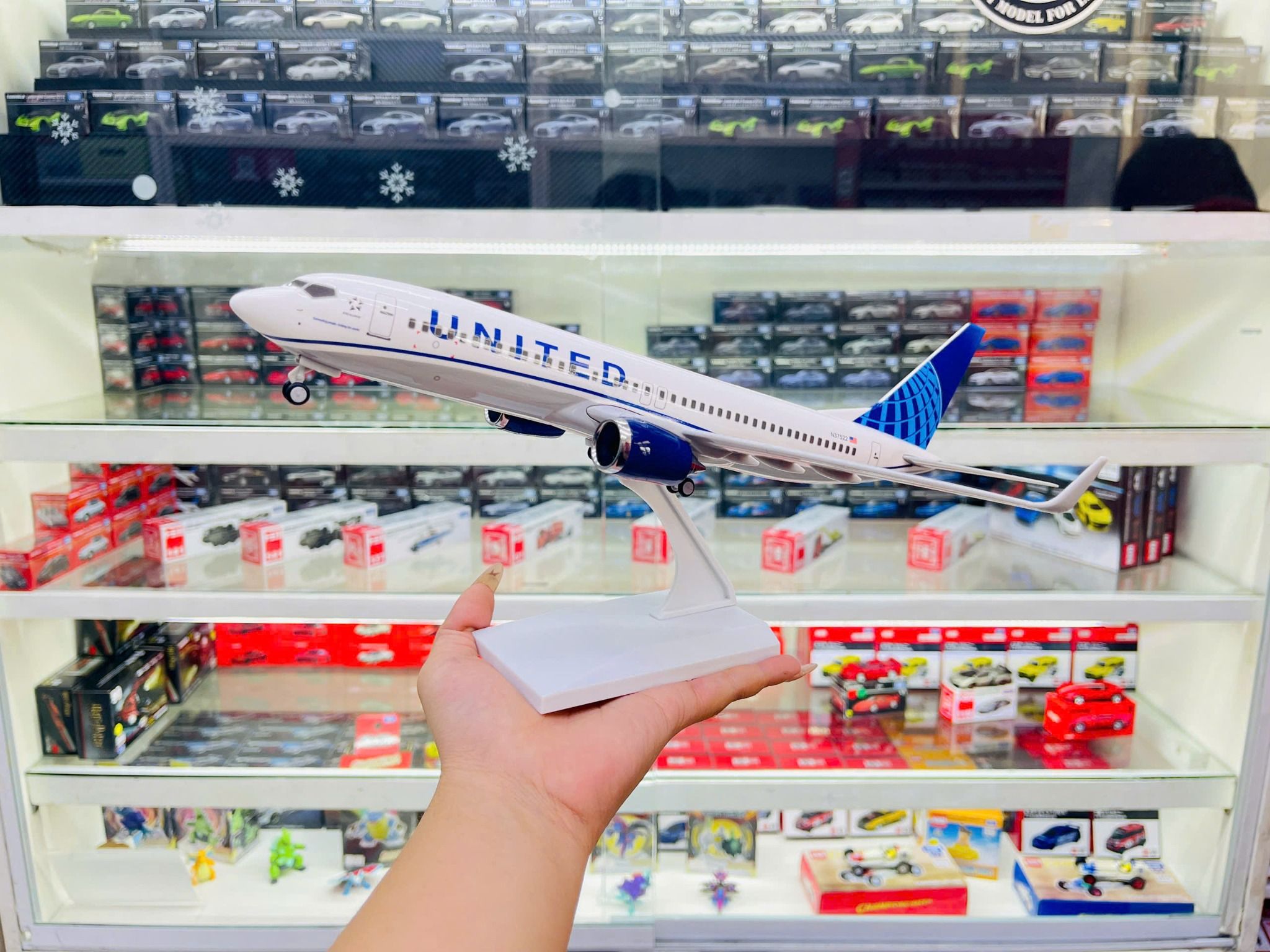  Mô hình máy bay United B737 có bánh xe - kích thước 30cm MB30058 
