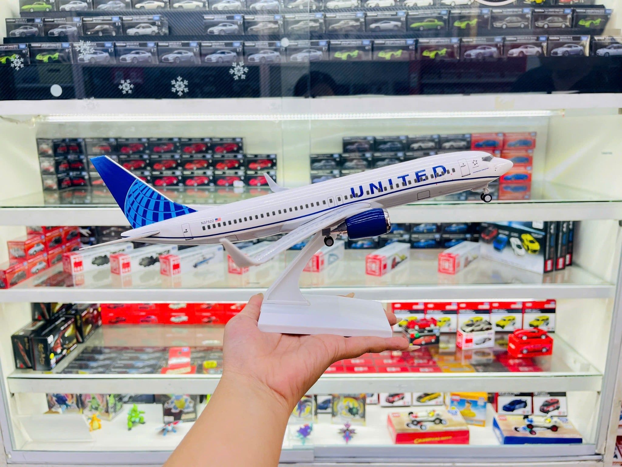  Mô hình máy bay United B737 có bánh xe - kích thước 30cm MB30058 