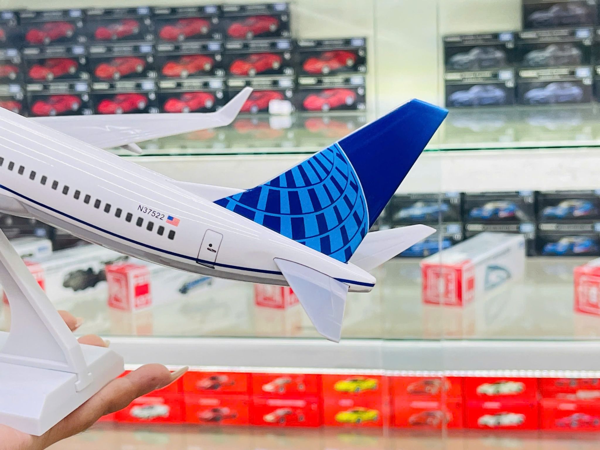  Mô hình máy bay United B737 có bánh xe - kích thước 30cm MB30058 