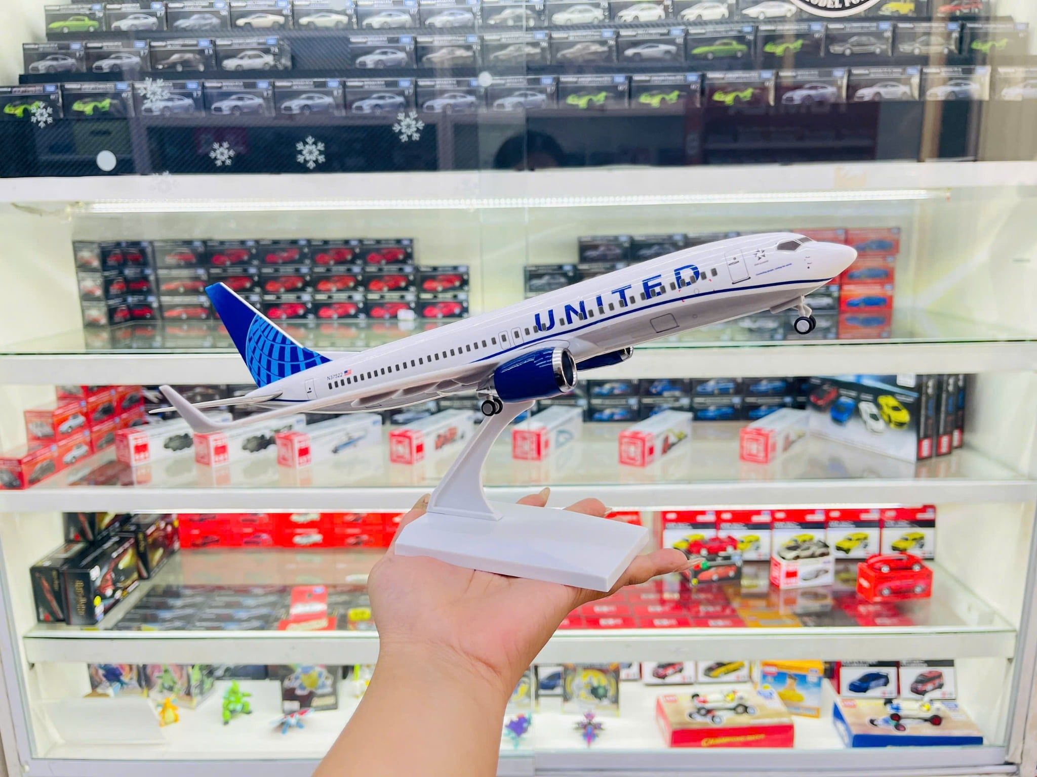  Mô hình máy bay United B737 có bánh xe - kích thước 30cm MB30058 