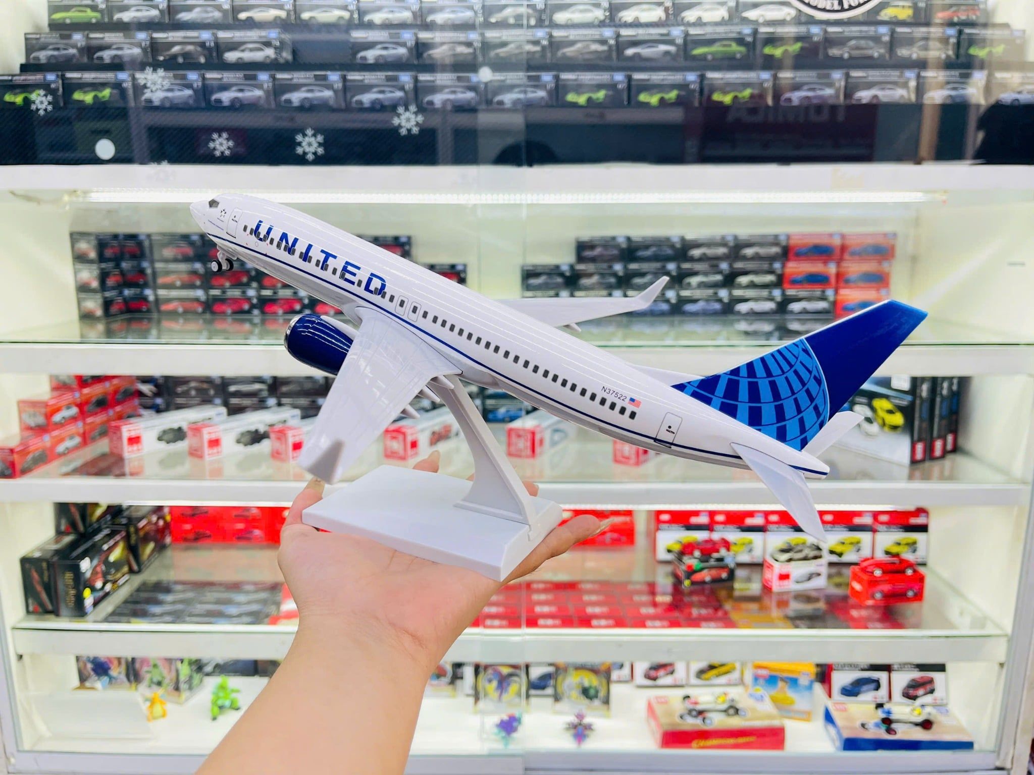  Mô hình máy bay United B737 có bánh xe - kích thước 30cm MB30058 