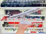  Mô hình máy bay Cathay Pacific B747 có bánh xe - kích thước 30cm MB30056 