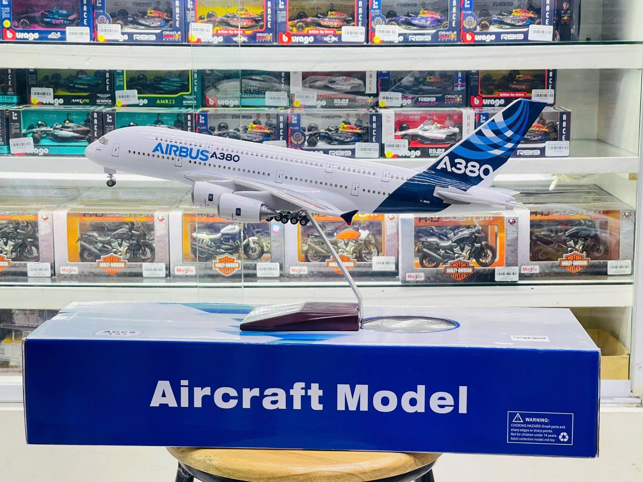  Mô hình máy bay Original Airbus A380 có bánh xe kích thước 47cm MB47099 