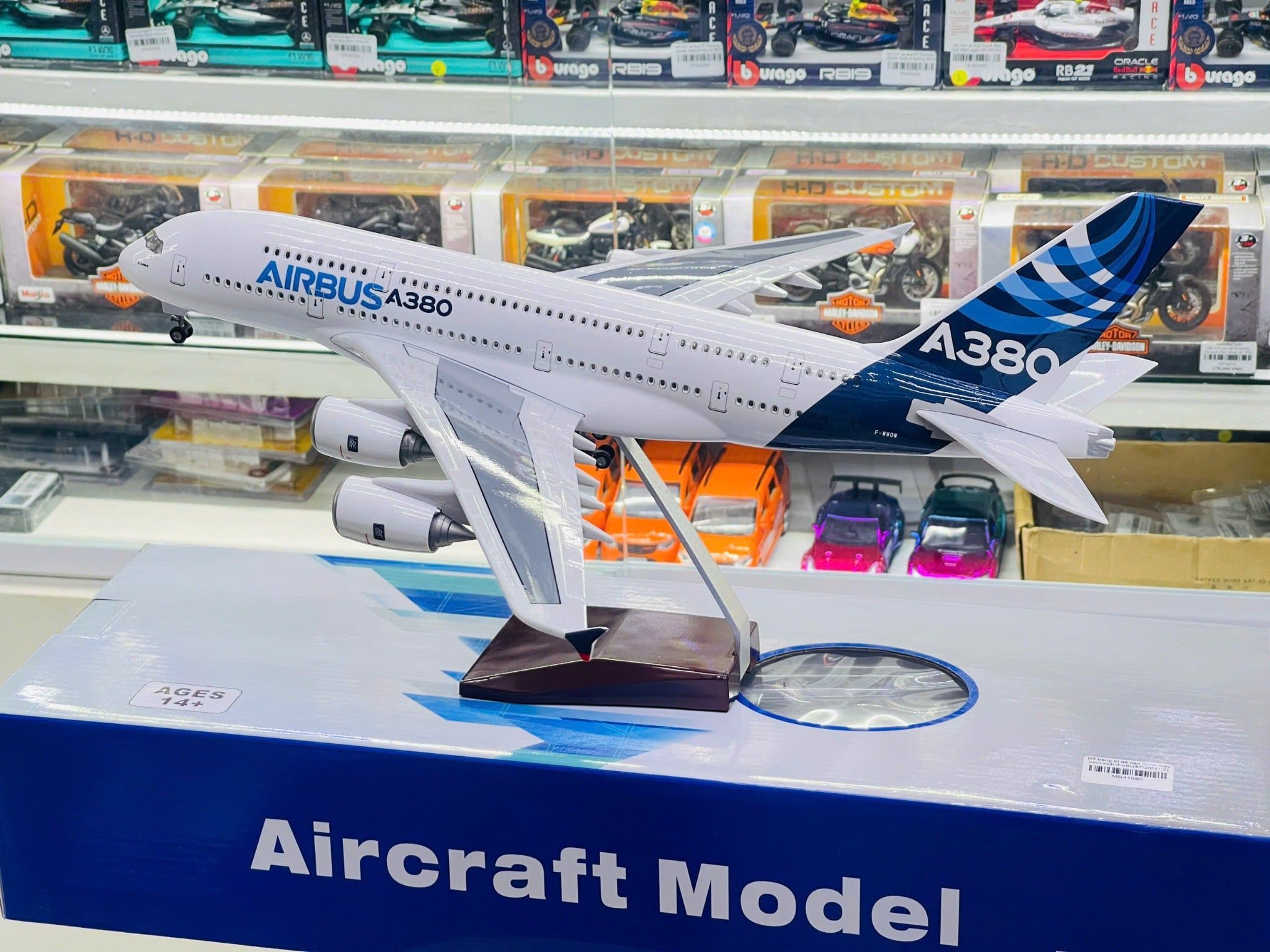 Mô hình máy bay Original Airbus A380 có bánh xe kích thước 47cm MB47099 