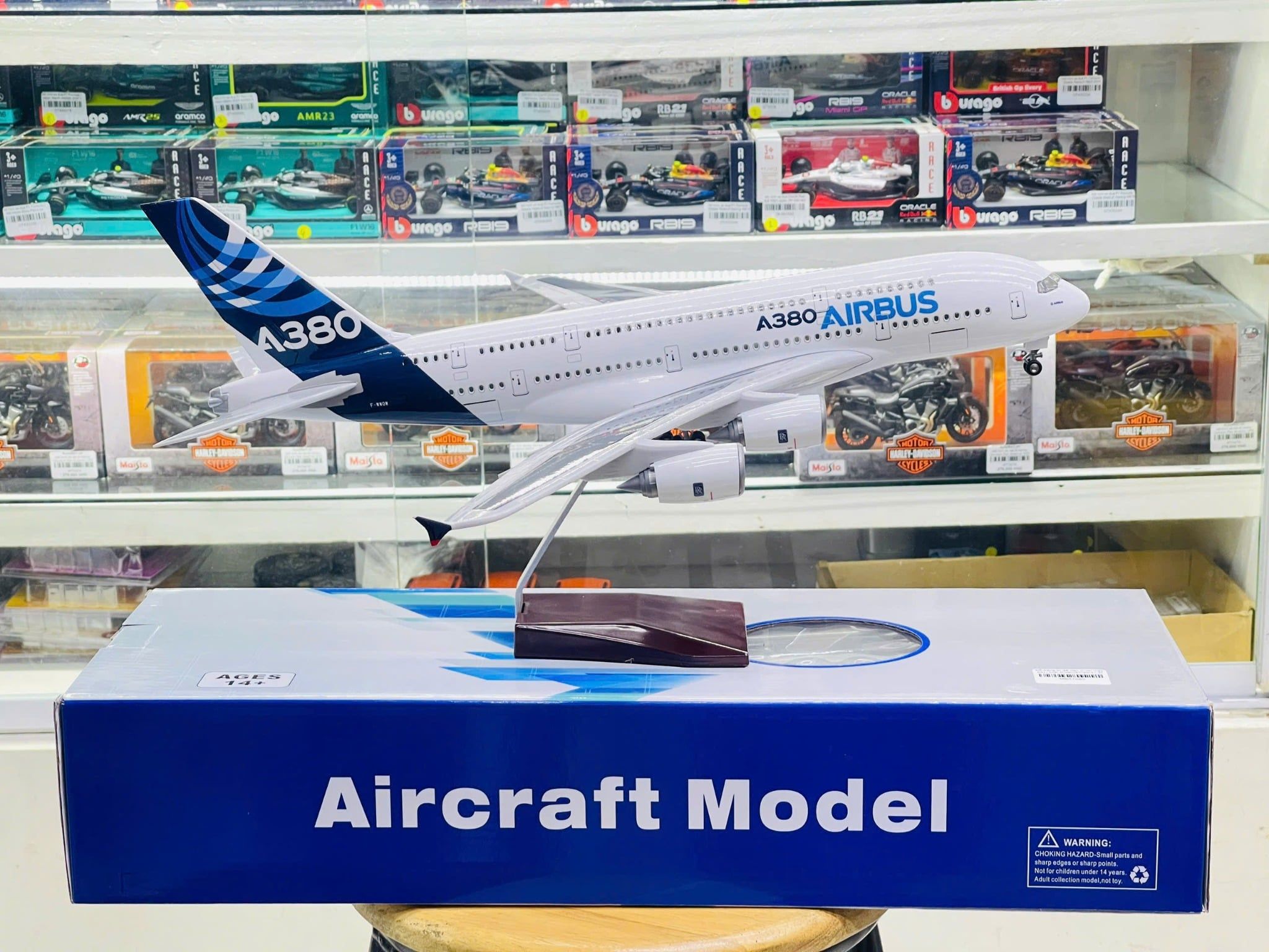  Mô hình máy bay Original Airbus A380 có bánh xe kích thước 47cm MB47099 