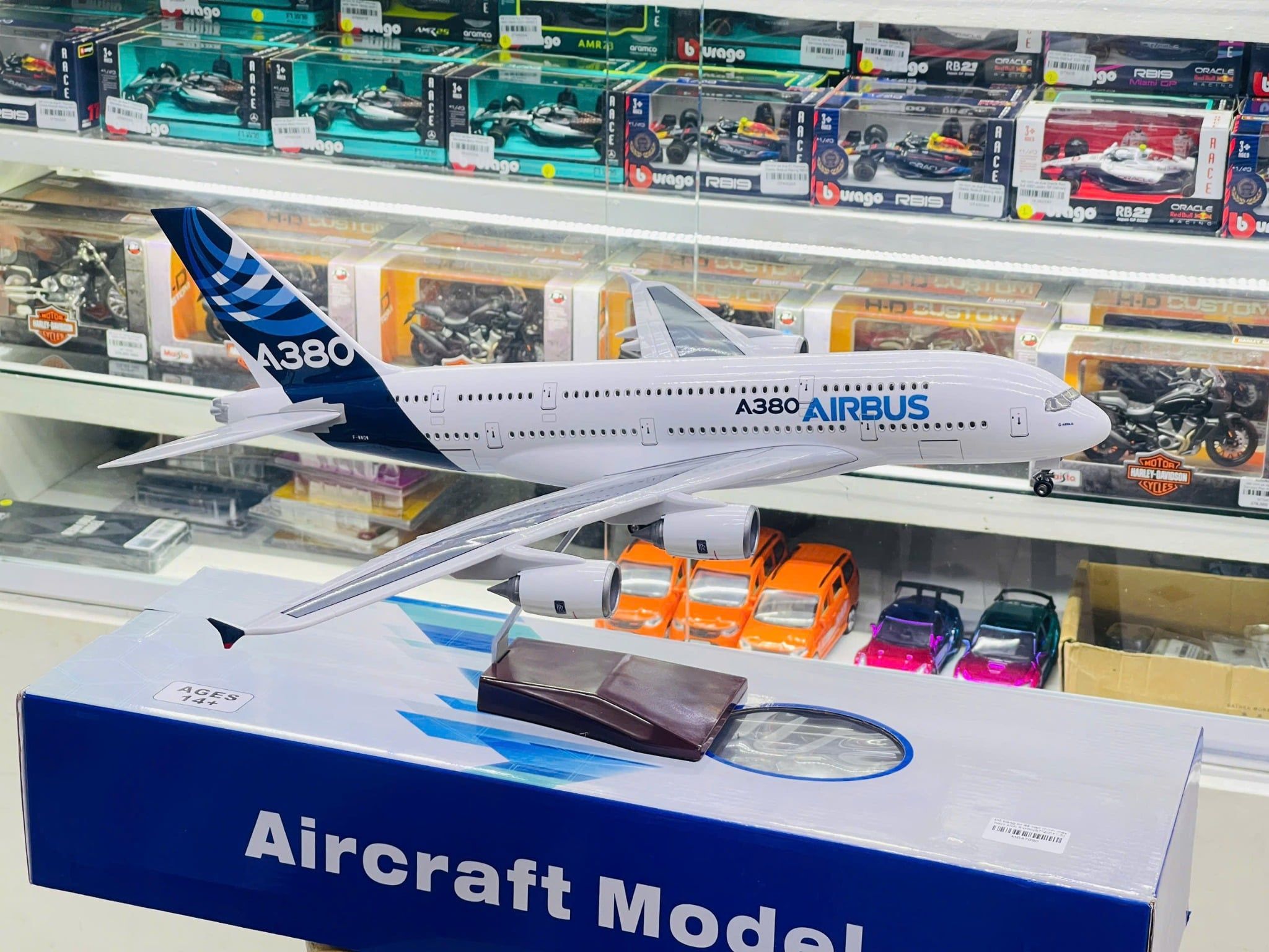  Mô hình máy bay Original Airbus A380 có bánh xe kích thước 47cm MB47099 