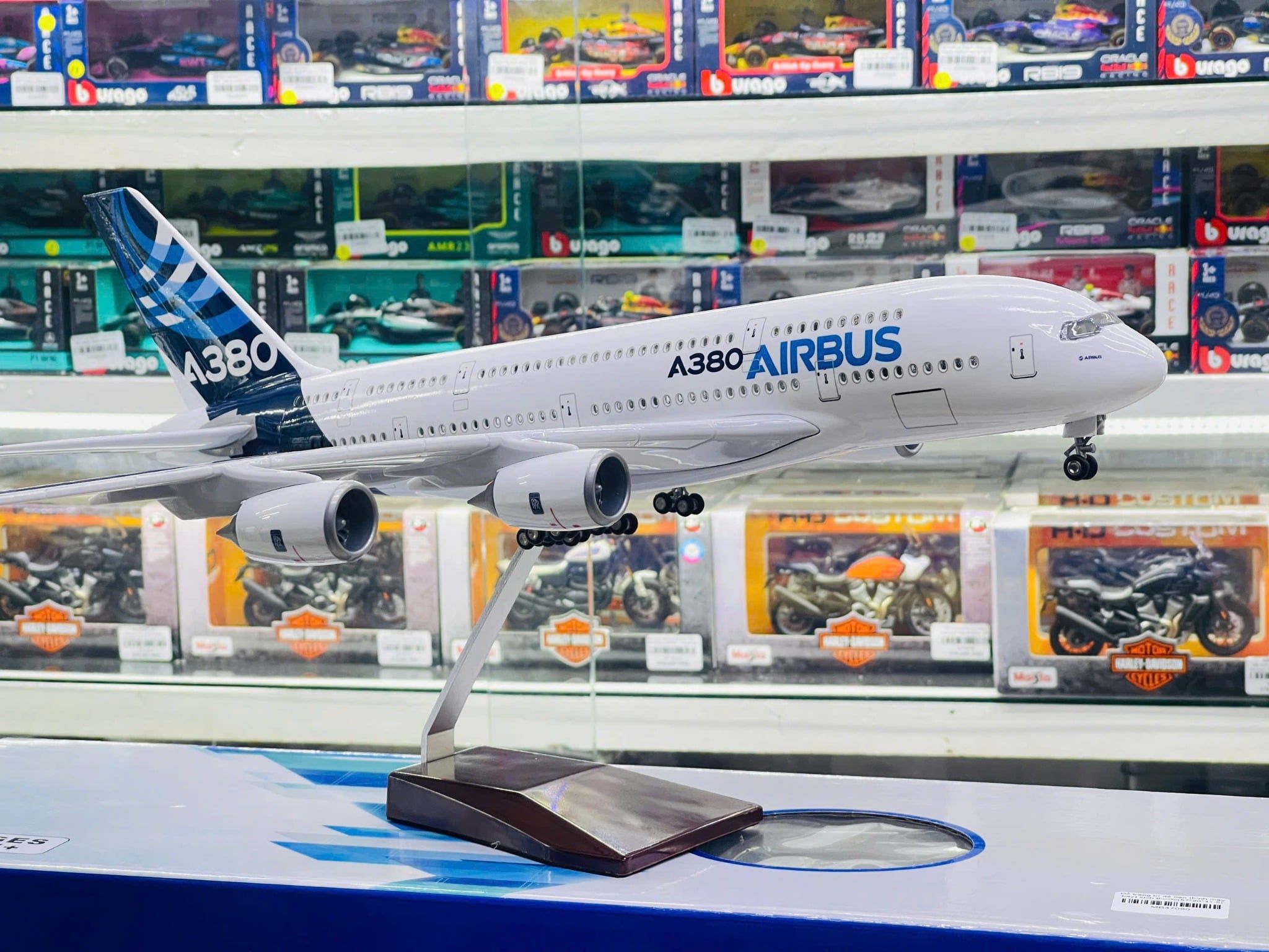  Mô hình máy bay Original Airbus A380 có bánh xe kích thước 47cm MB47099 
