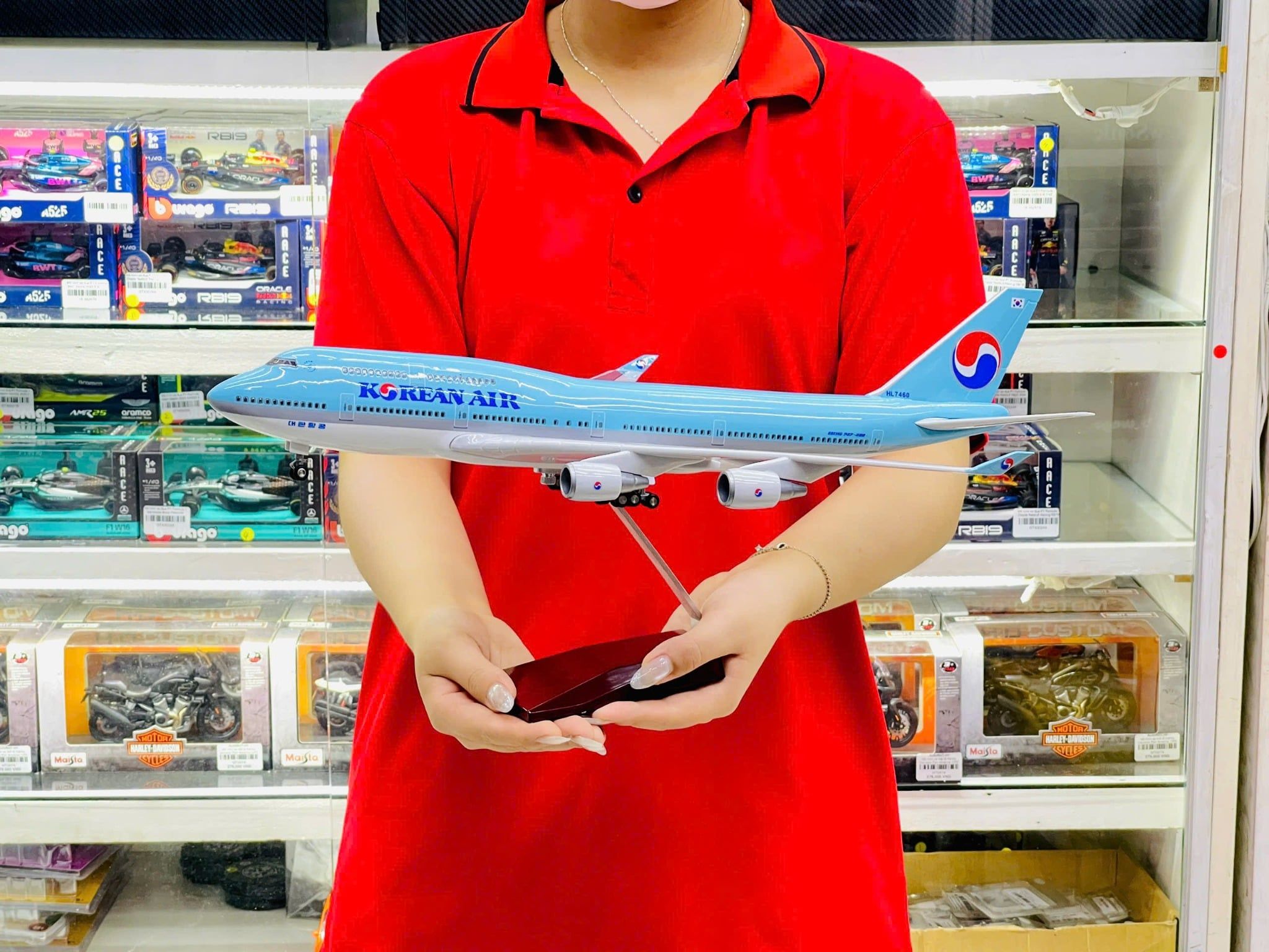  Mô hình máy bay Korean Boeing B747 có bánh xe kích thước 47cm no led MB47105 