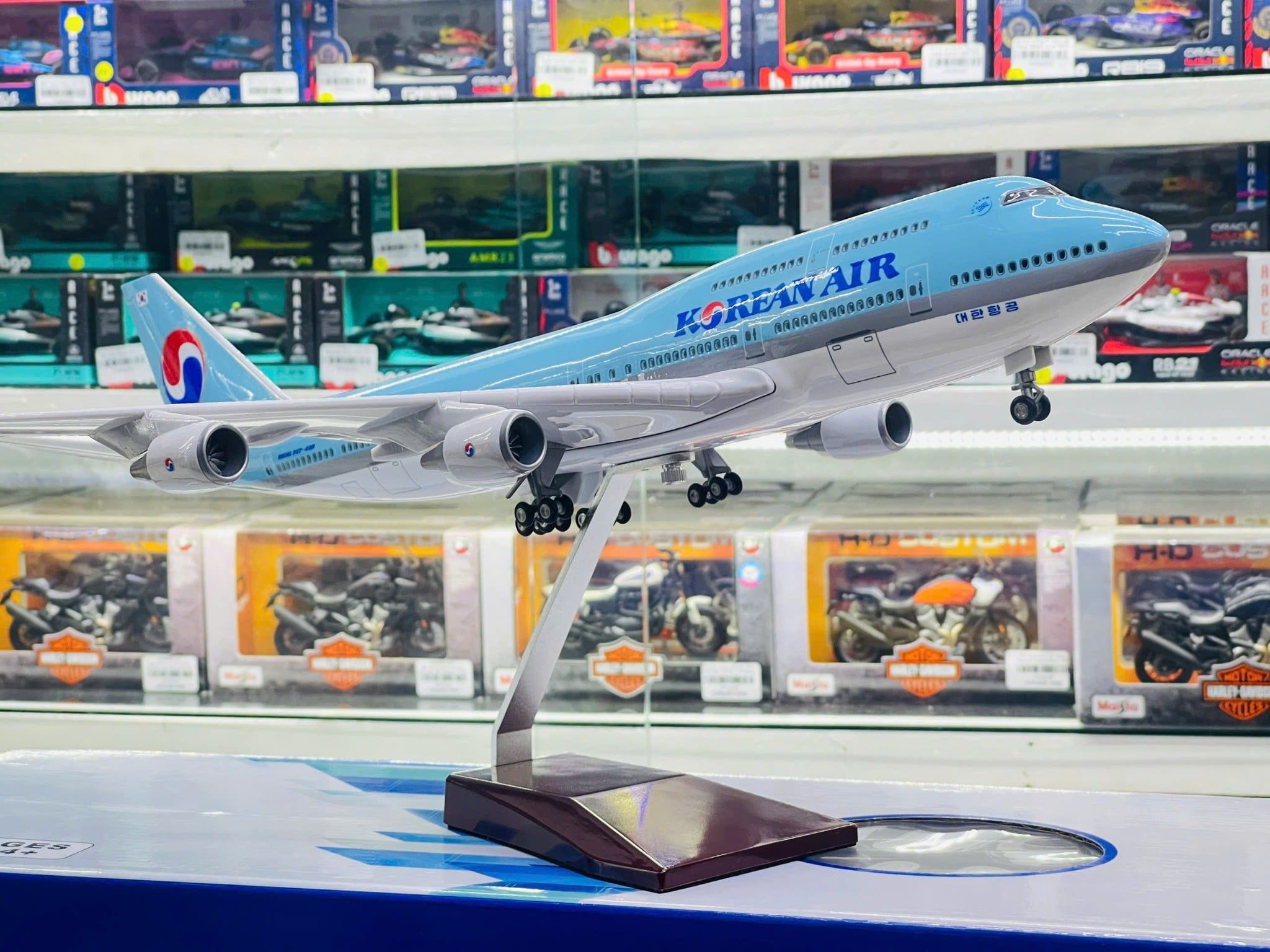  Mô hình máy bay Korean Boeing B747 có bánh xe kích thước 47cm no led MB47105 