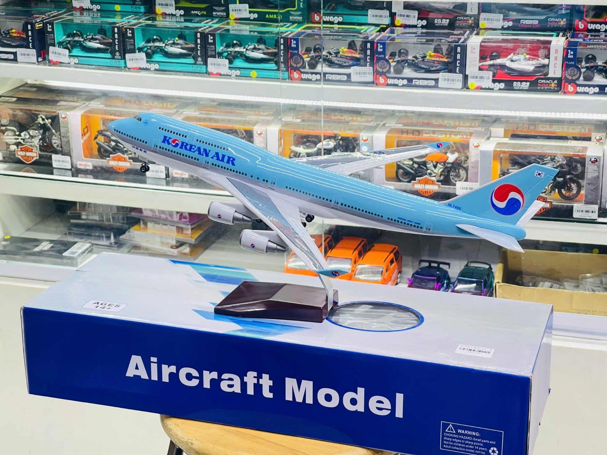  Mô hình máy bay Korean Boeing B747 có bánh xe kích thước 47cm no led MB47105 