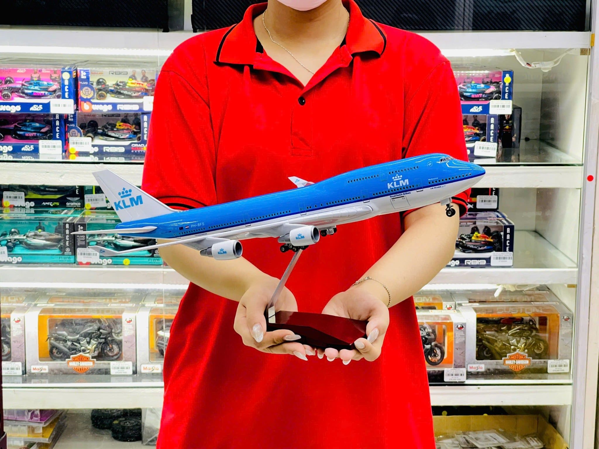  Mô hình máy bay KLM Boeing B747 có bánh xe kích thước 47cm no led MB47104 
