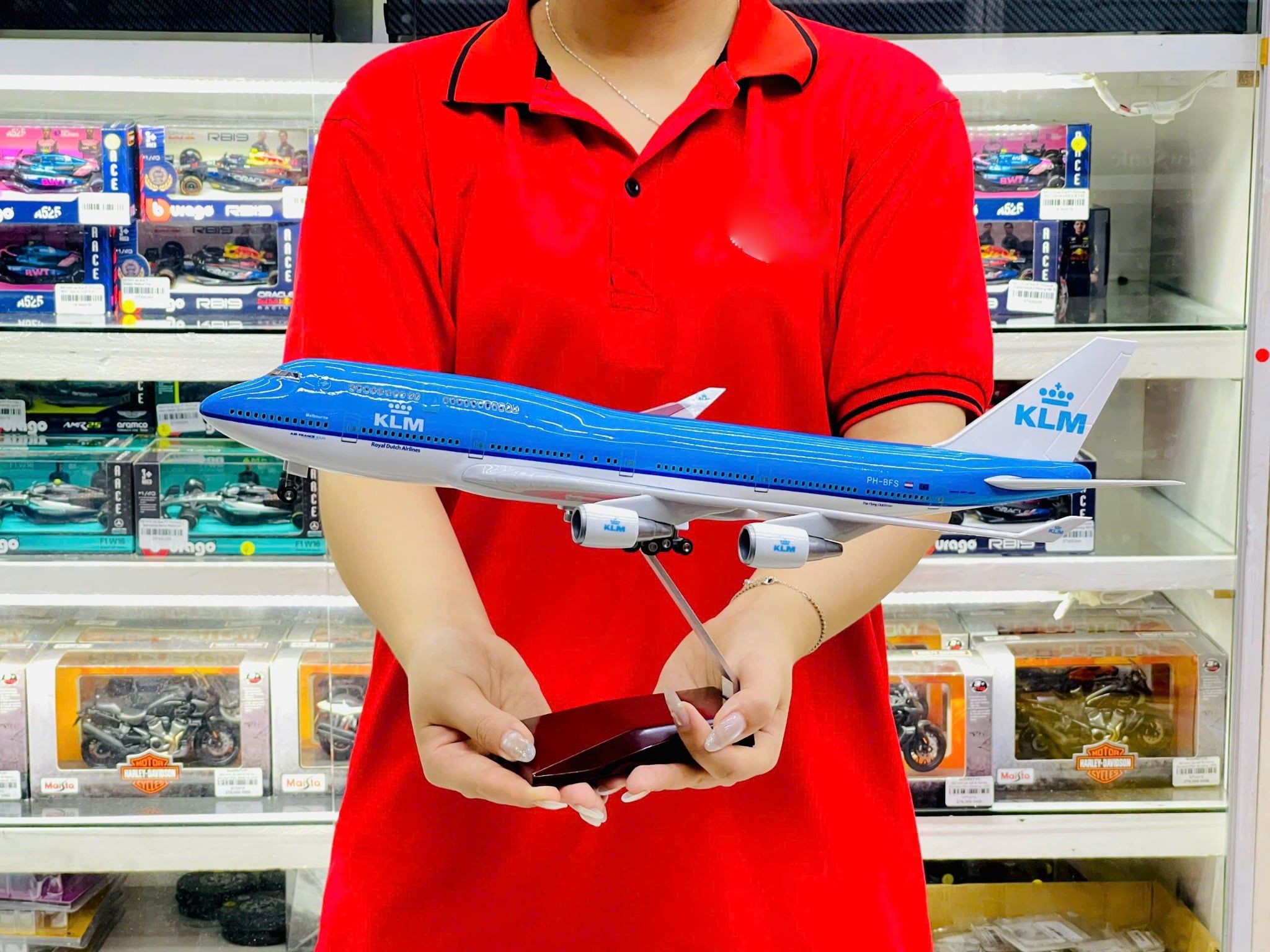  Mô hình máy bay KLM Boeing B747 có bánh xe kích thước 47cm no led MB47104 