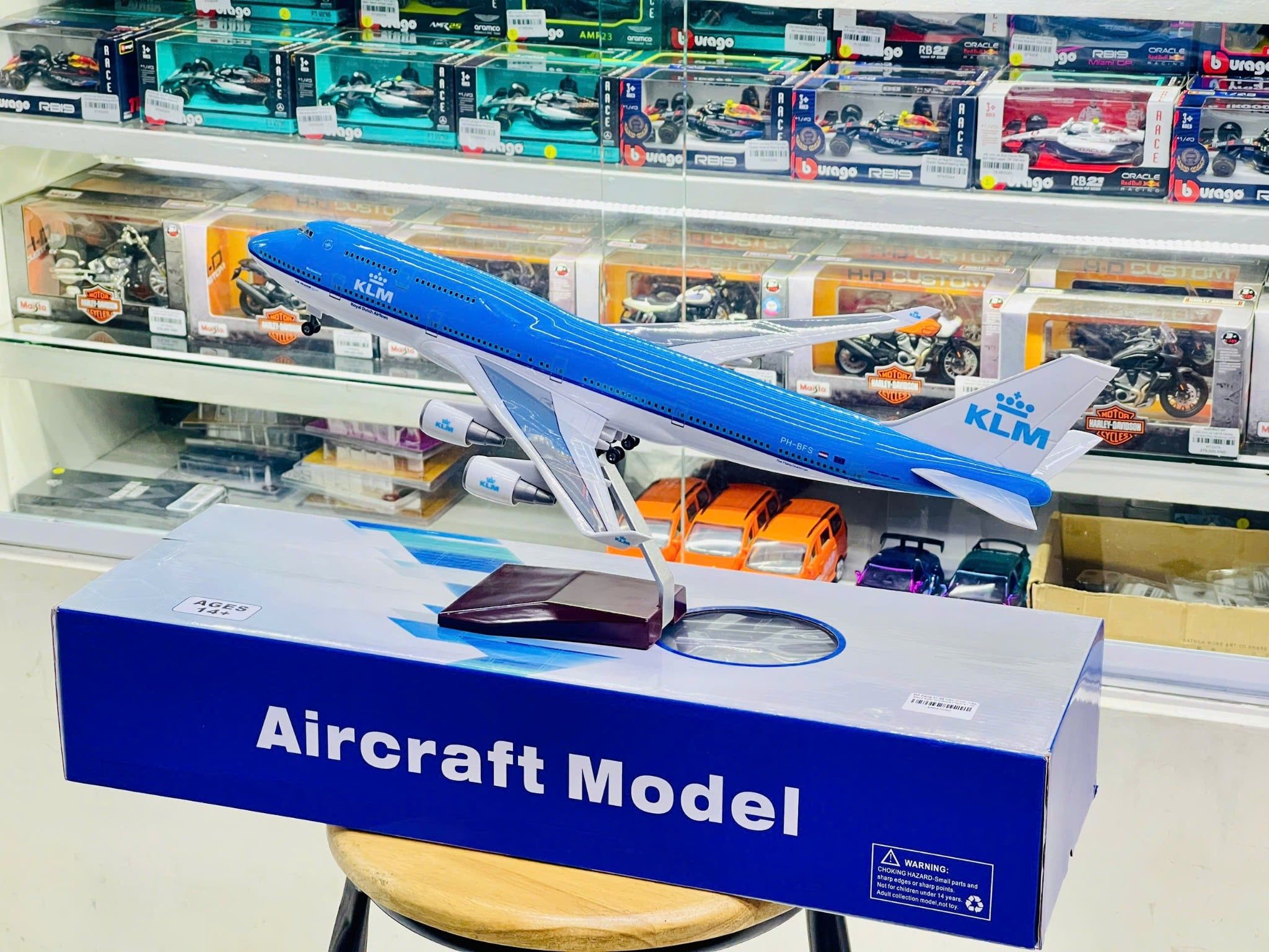  Mô hình máy bay KLM Boeing B747 có bánh xe kích thước 47cm no led MB47104 