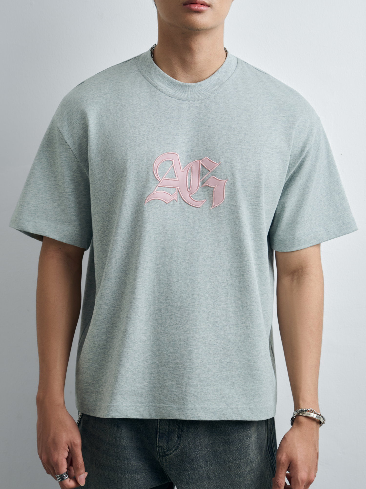 AGHT23 NEW GRAPHIC T-SHIRT - GRAY