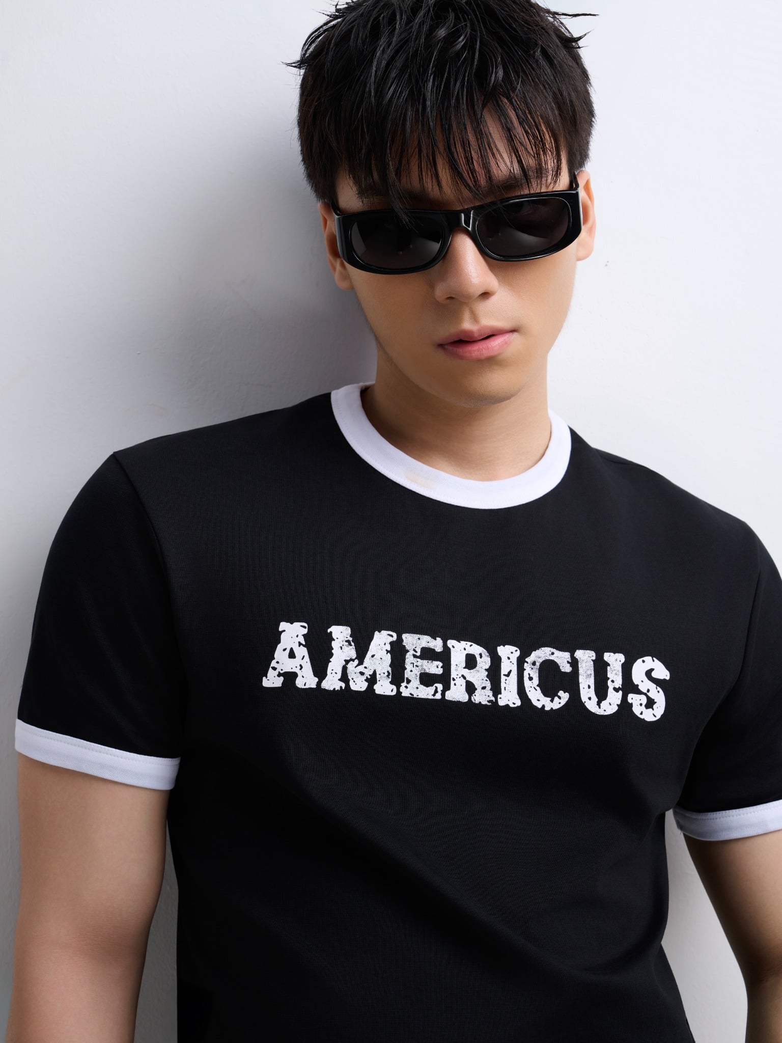 TT13 BODY-FIT CROPPED T-SHIRT - BLACK