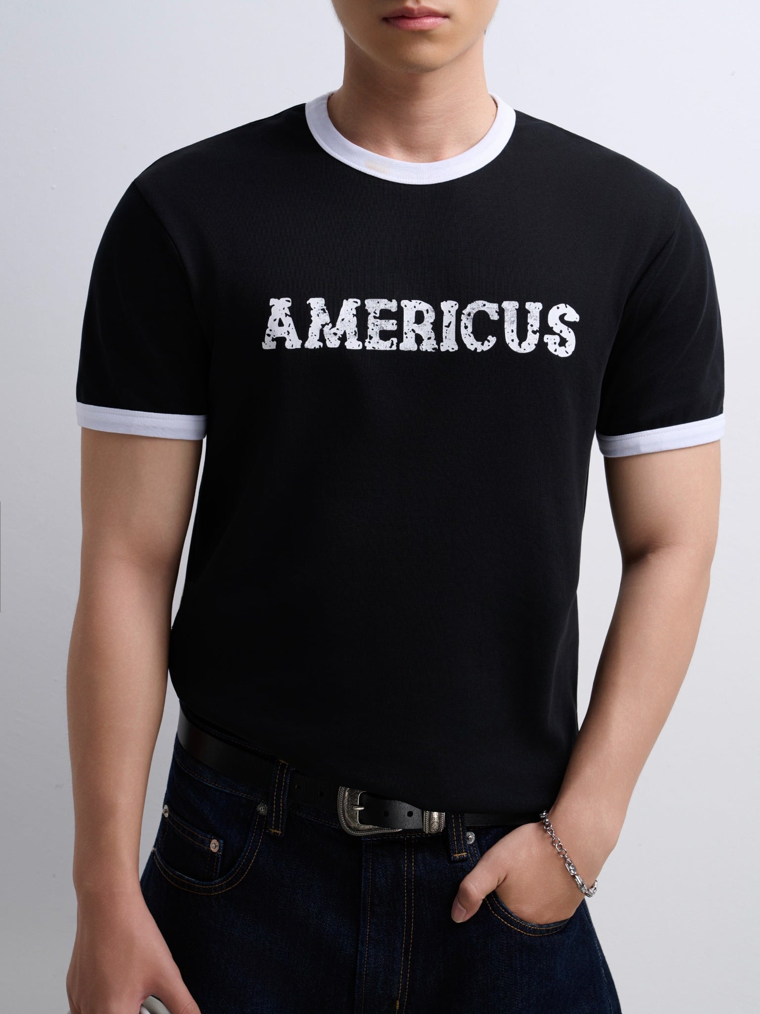 TT13 BODY-FIT CROPPED T-SHIRT - BLACK