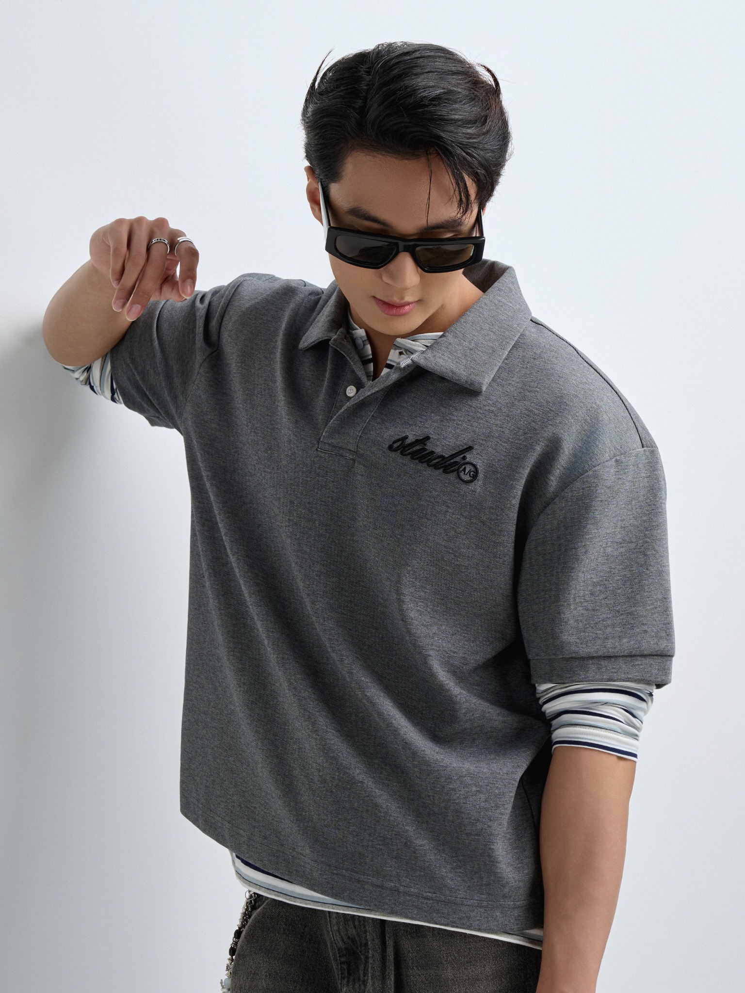TT05 STUDIO LOOSE FIT POLO A/G LOGO - GREY