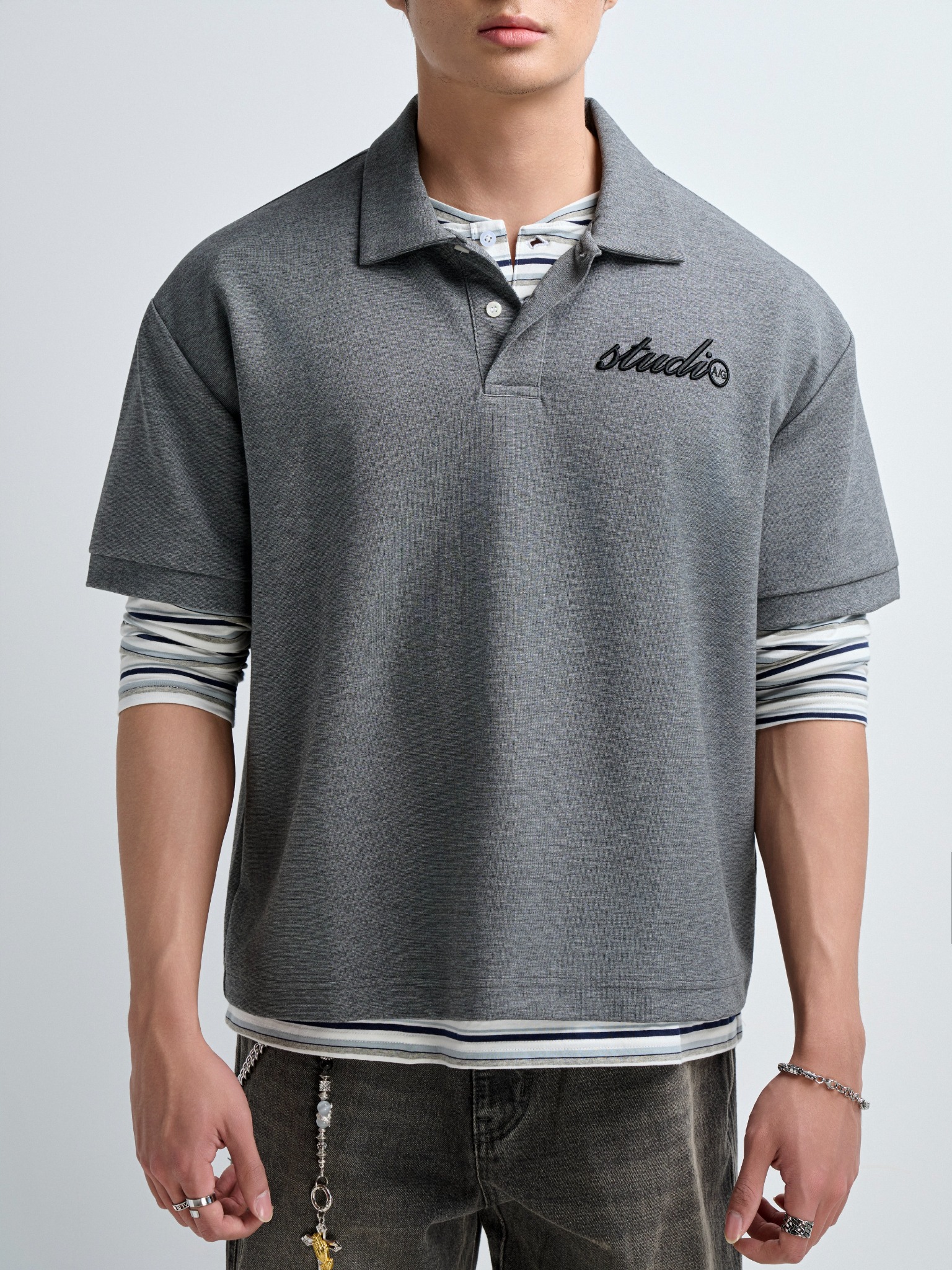 TT05 STUDIO LOOSE FIT POLO A/G LOGO - GREY