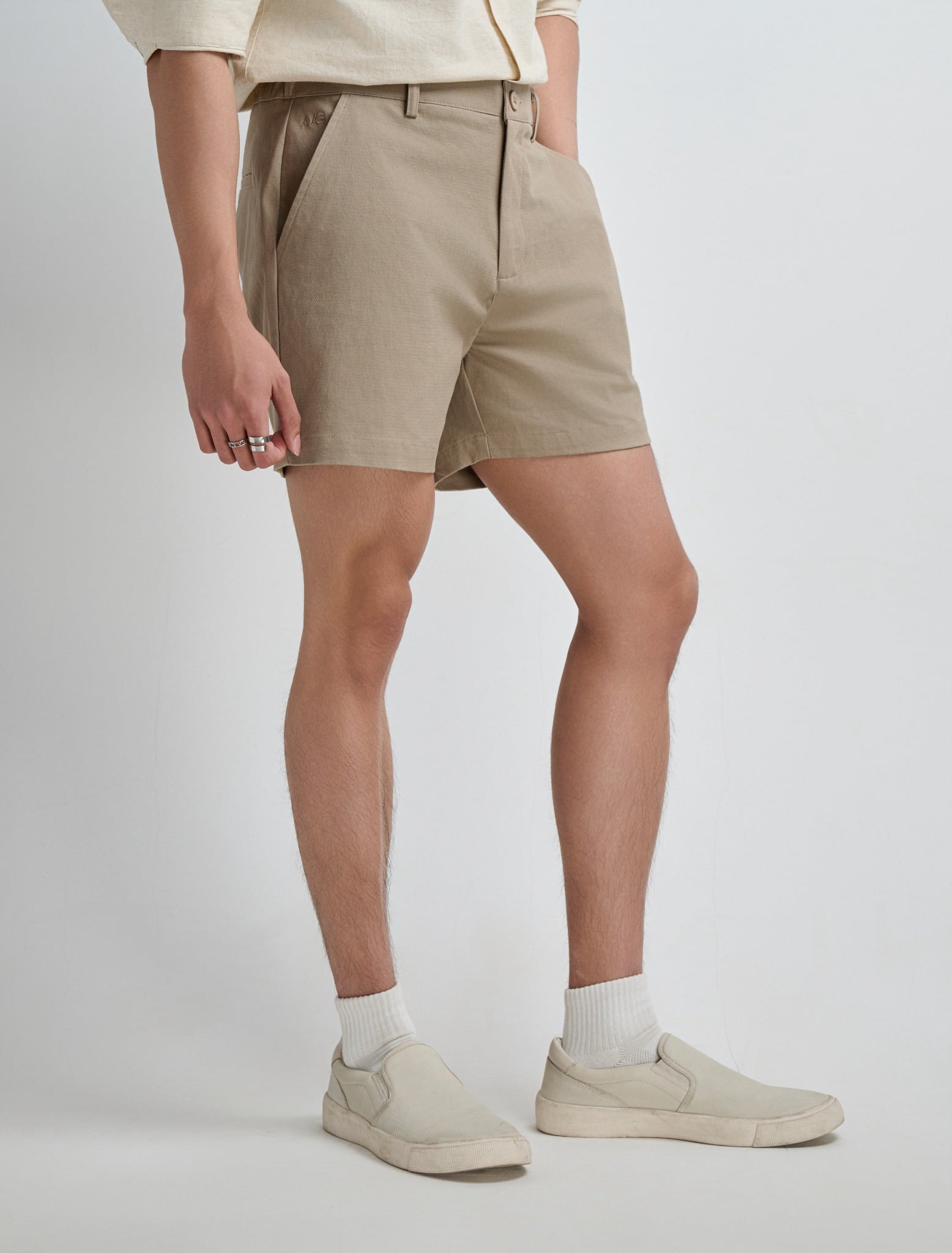 TT08 SIGNATURE REGULAR FIT KHAKIS SHORTS- BEIGE