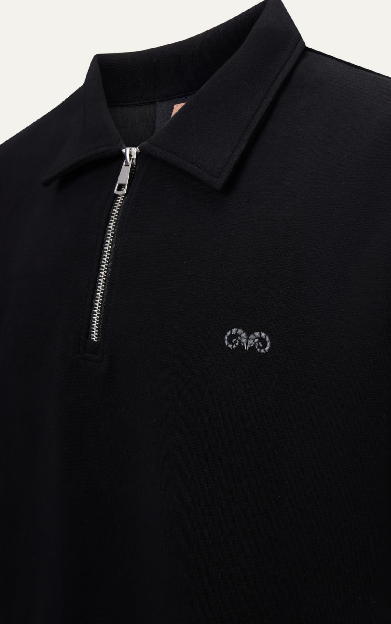 R1 LOOSE FIT POLO ZIP A/G LOGO - BLACK