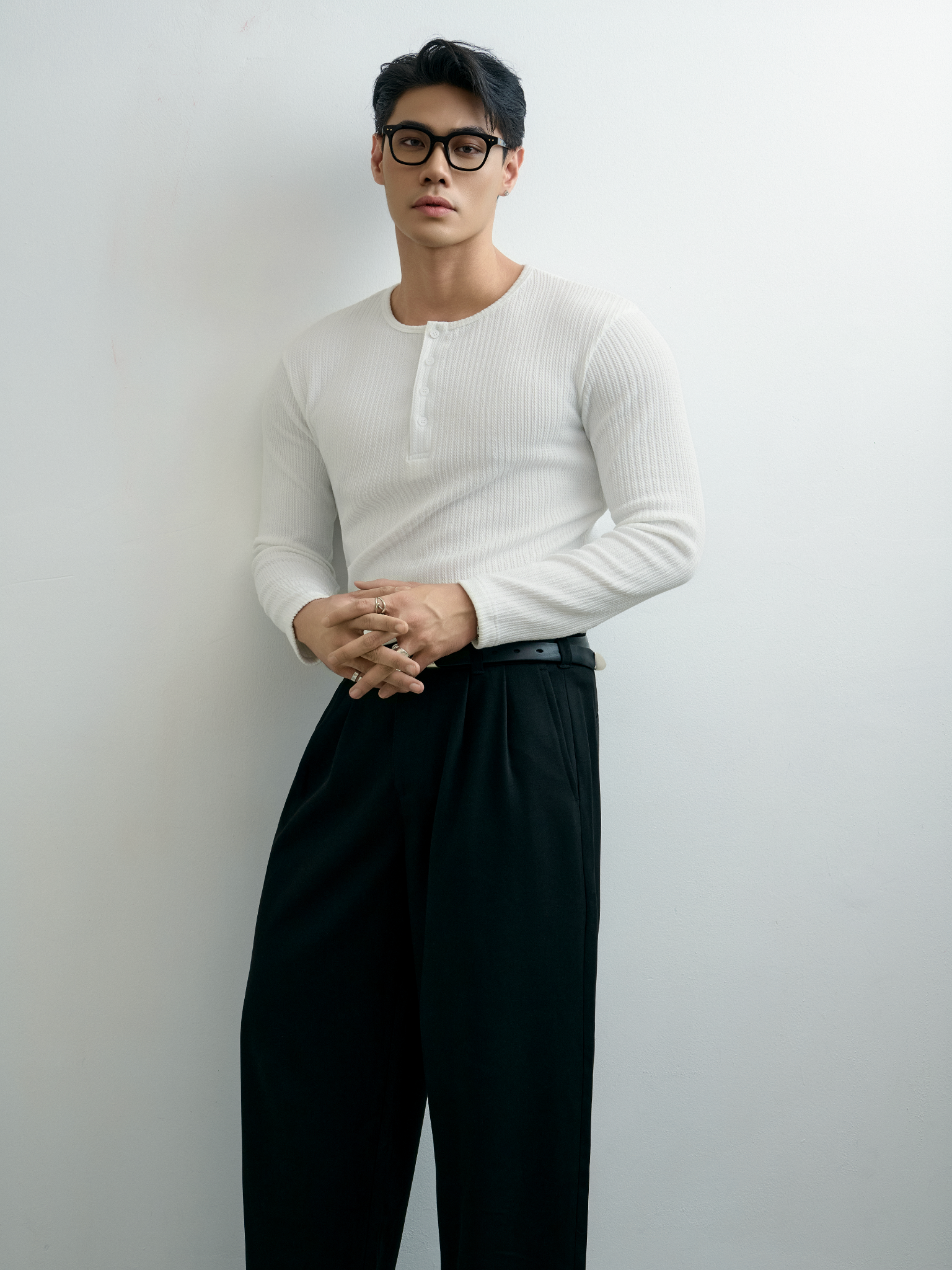 AGQ04 PREMIUM SLIM FIT LONG-SLEEVED HENLEY T-SHIRT - WHITE