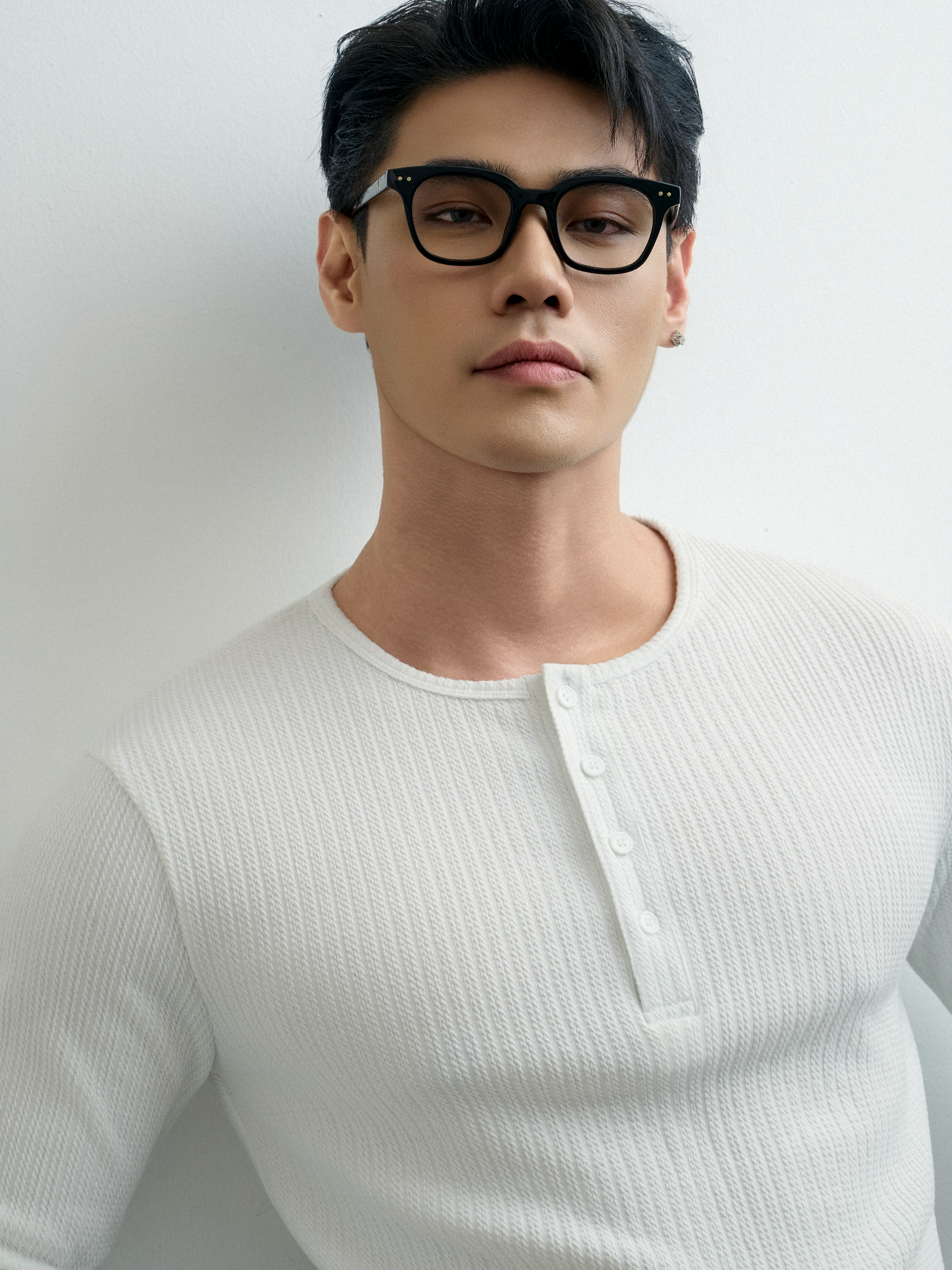 AGQ04 PREMIUM SLIM FIT LONG-SLEEVED HENLEY T-SHIRT - WHITE